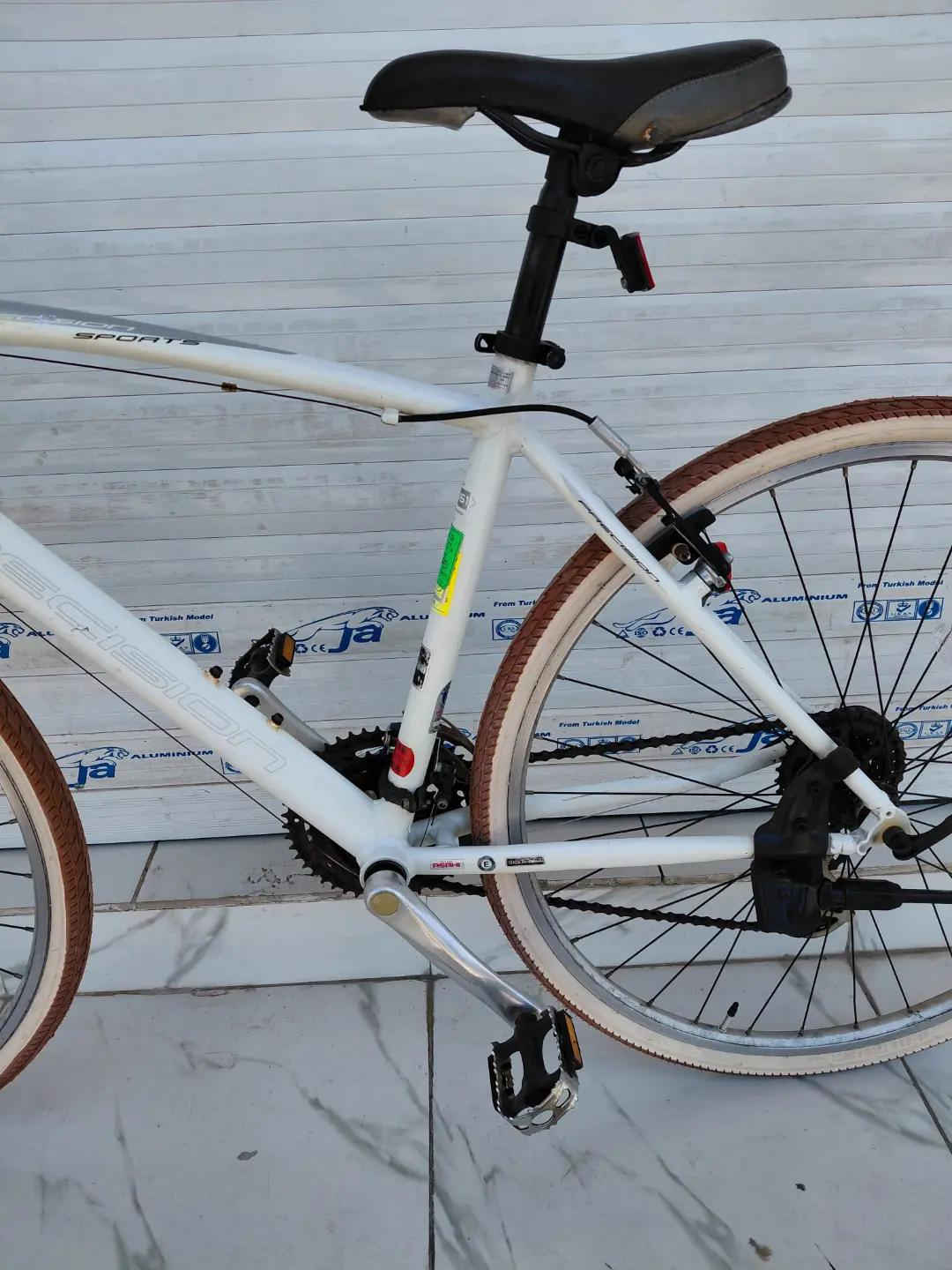 PRECISION C700 ارتفاع الفريم 46 فول المنيوم ماشة حديد 3 × 8 سرعات من SHIMANO ويالة طبقتين كمبليون تايرات 700 / 37 جاهز ومرتب السعر 165 الف شامل التوصيل    ✈يوجد توصيل لجميع المحافضات ✈ كركوك مدخل سايدين حي الاسرى والمفقودين  معرض ابو شيفان ( *********** )
