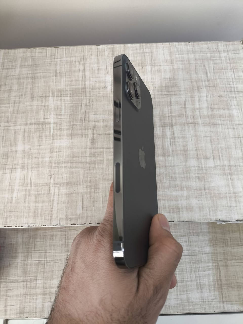 السلام عليكم ايفون12برو ماكس نضيف كلش شخط مابي بطاريته 82 سعره500بي مجال قليل مكانه بغداد
***********
