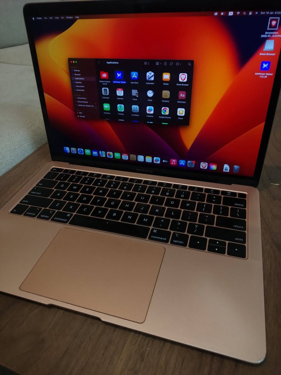 Macbook air 2018 i5 Ram8
$220
%البطارية 100
مع الشاحن الاصلي 
واتساب
***********
