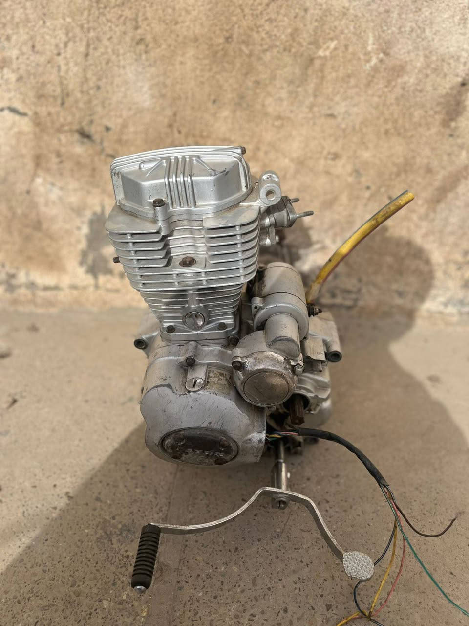 سلام عليكم محرك شرط الشغل توني شادله والفات وبستم وكلجات كله جديد نكره سلف سعر 75  مكان ناصريه مركز ***********
