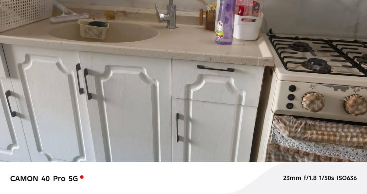 كاونتر ابيض كلش نضيف للبيع وبسعر 225 الف الاستفسار الاتصال ع*********** شارع سالم خلف شركه كورك قرب دائره الكهرباء
