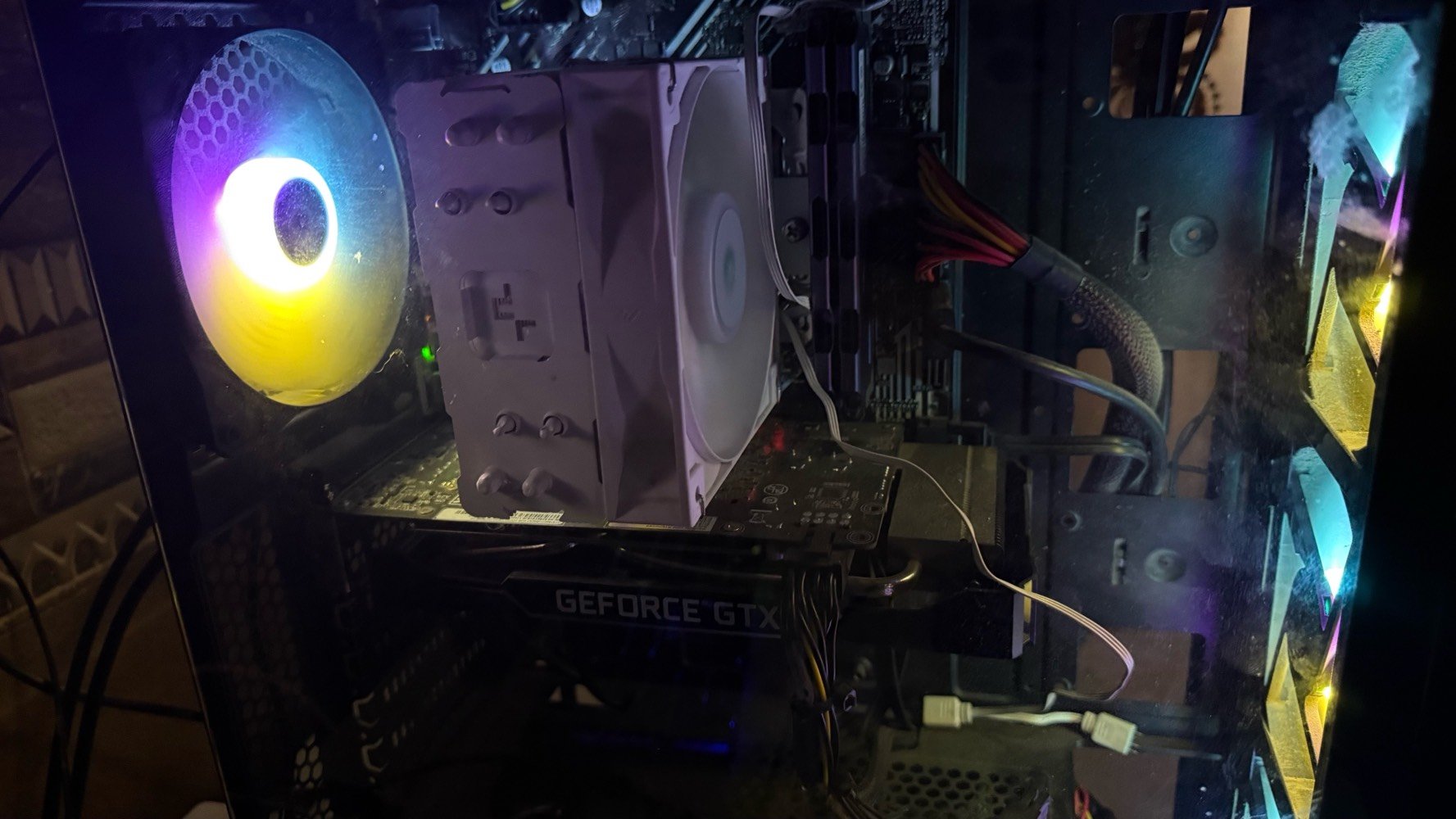 السلام عليكم ، تجميعة للبيع مستعجل

‼️‼️‼️ لا يوجد توصيل ‼️‼️‼️ 

ومكاني بابل 



I5 10400f 

GTX 1660 TI

Asus H510M-K

RAM DDR4 16GB 3200

Power Supply 500W

FAN CPU DEEP COOL AG400 ARGB WHITE

SSD 128GB

Case RGB



التجميعة قفل٤٥٠ الف 

‼️‼️‼️ لا يوجد توصيل ‼️‼️‼️

افحص واخذ الحاسبة  كل القطع شغالة وممصلح بيها اي شي ضمان تفحصها بايدك وتاخذها

متوفر ماسنجر+واتساب 

***********