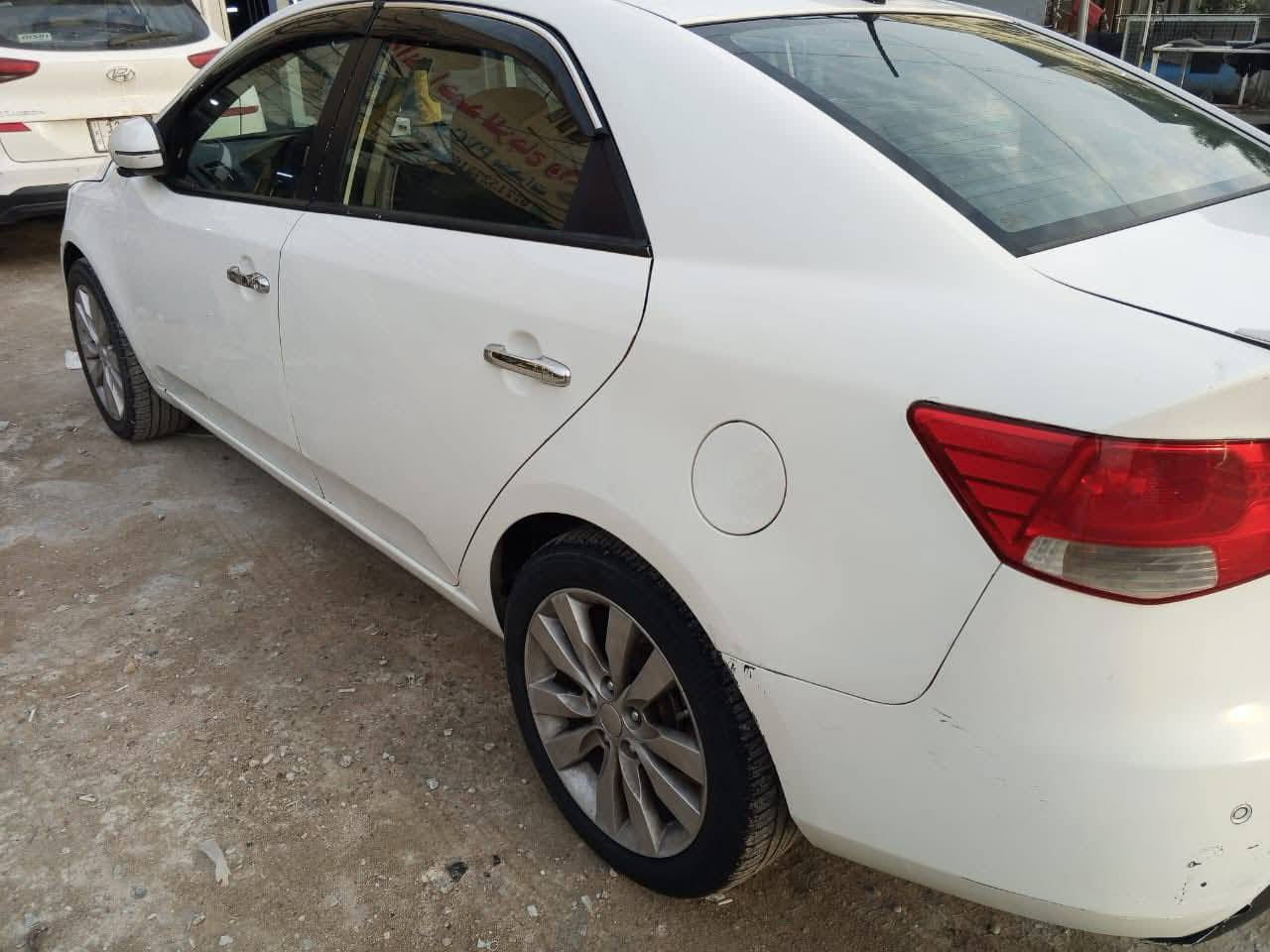 السلام عليكم كيا سيراتو موديل 2013 خليجي 
بيه 3 قطع صبغ بدون دواخل بااقي سياره مكفوله 
استخدام شخصي سياره مال بيت مامتعوبه شرط تحويل ثاني يوم كير مكينه شاصي لغد كفاله مكاني بغداد حي الجهاد السعر 90 وبيه مجال 
***********
***********
