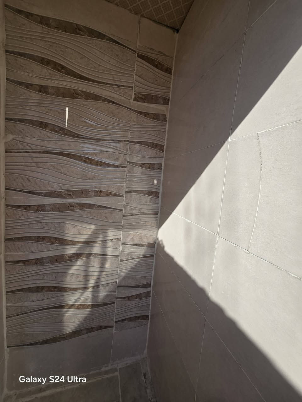 بيت لبيع بشارع المطار الجديد المساحه ١٢٠متر يحتوي على غرف٢ وصاله ومطبخ وستقبال ومكشوفه وصحيات الساس كونكريت البناء بلوك السكف عكاده السعر ٣٥ وبي مجال البيت قريب على الشارع للستفسار ***********مكتب بركات ام البنين قرب اسواق فدك مقابيل شارع السبيس البيت جديد مفتاح تستلم
