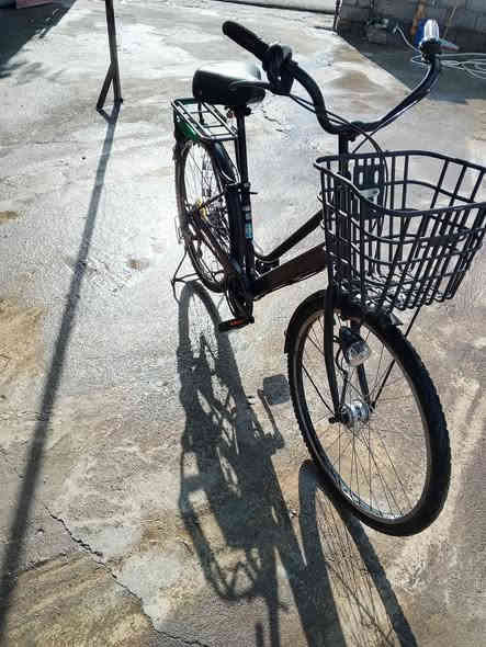 بايسكل للبيع عبد الحليم حجم 26 فول مواصفاات كير وحساس كلو شغال ماتصرف ربع عليه السعر 150
الشراي يتصل ***********
