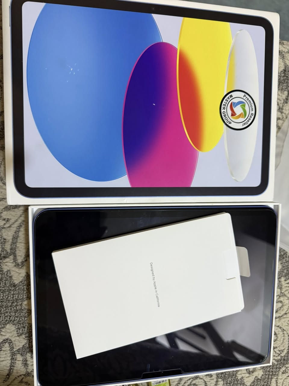 ايباد ١١ a16    الذاكره ١٢٨.  
اخو الجديد البطاريه ١٠٠ عدد الشحنات ٦٤    السعر ٤٠٠ الف       
رقم تلفون ***********
