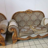 تخم ملكي للبيع 10 مقاعد و طبلات كبيره مع 4 طبلات وسط للبيع للاتصال 077...