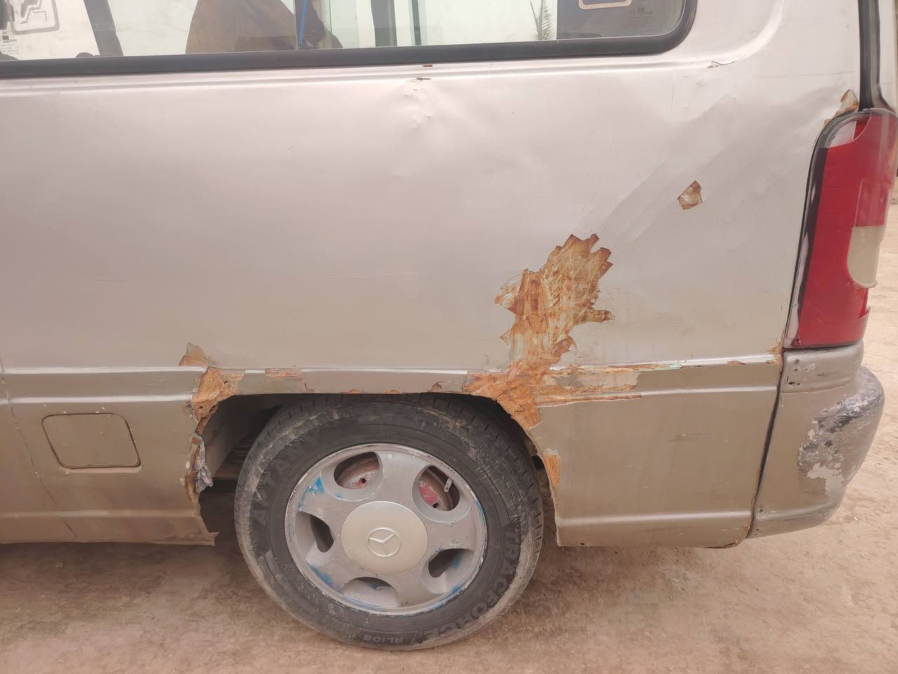 ستاناا موديل 2000 للبيع  مكينه ببيه بخار قليل حدايديه تخم تاير جدد مصفره هيئه
لسعر 38 وبيه مجال قليل مكاني الديوانيه
***********
