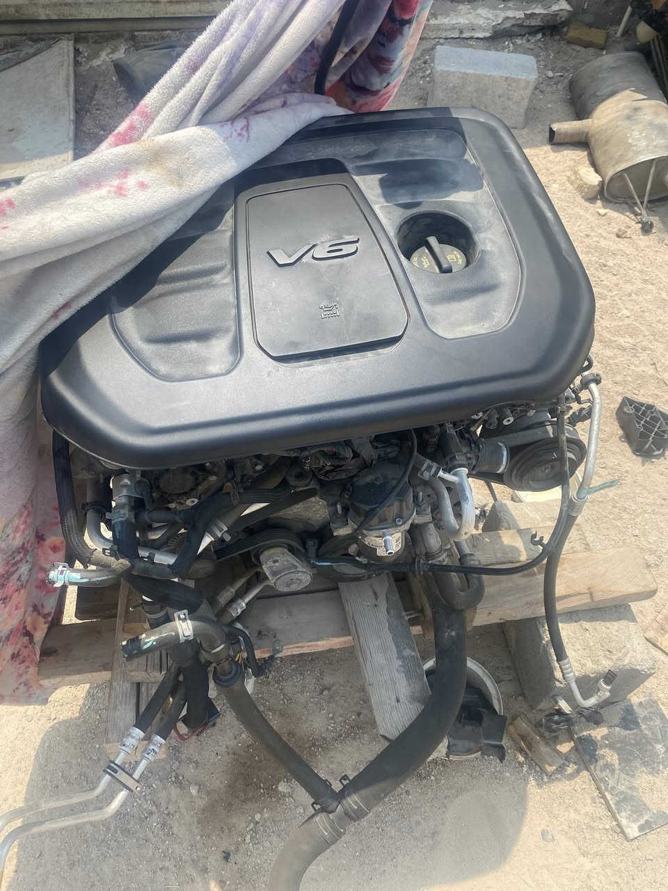 السلام عليكم اخوان عندي كصه كامله مالت جيب موديل ٢٠٢٠ كل قطعه جاهزه ليبل وبعد هواي اغراض مامصورهن الي ايخدمونه كلهن ابيعهم أو قسم 
يتفضل يتصل*********** والاسعار اقل من سعر السوك
والسعر 33ورقه  الخط مفتوح  على مدار الساعه
