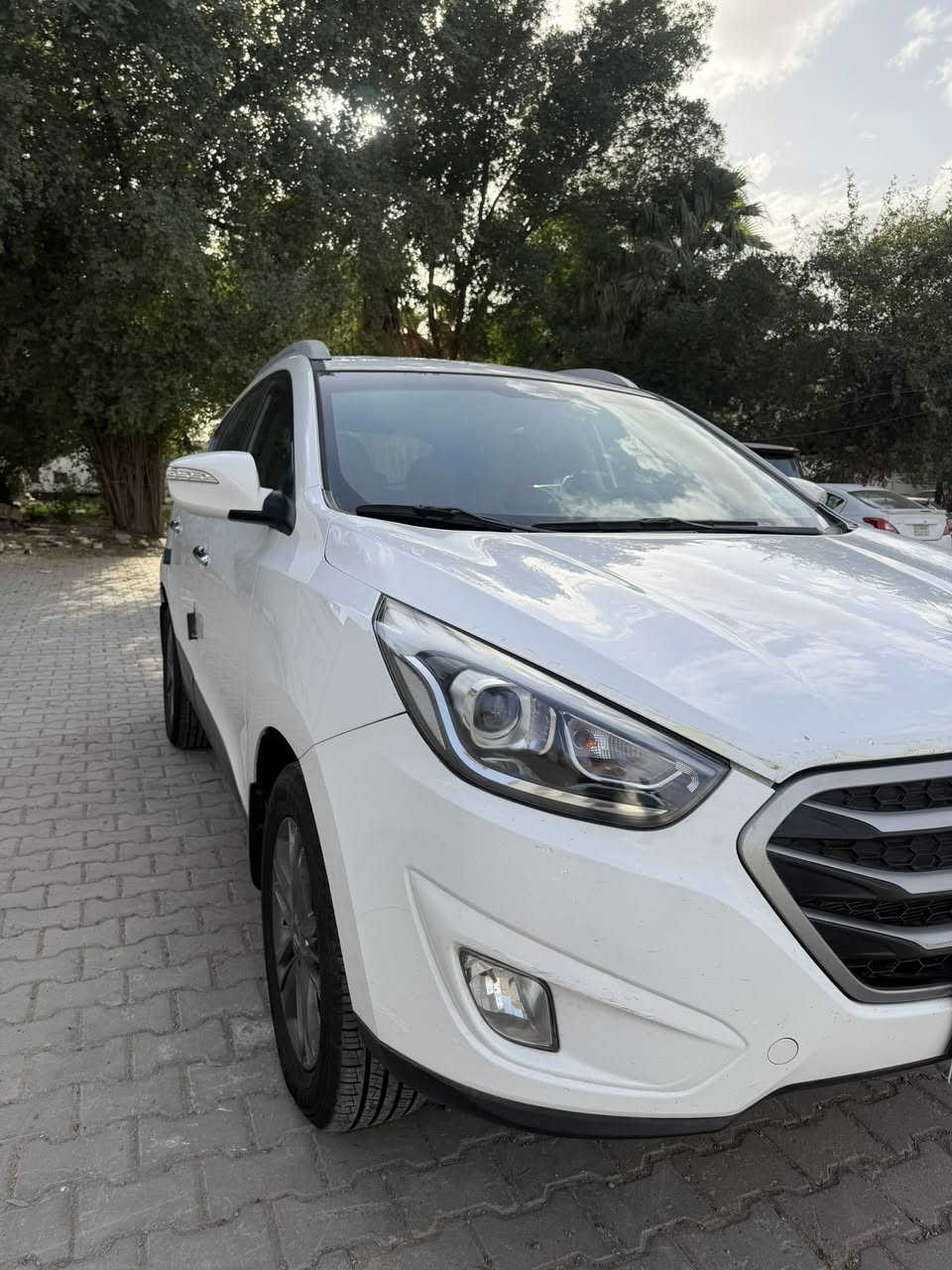 السلام عليكم للبيع توسان موديل 2014 خليجي مكفولة من الضربة والصبغ بيهة مكانين بارد محرك 2000 رقم بغداد بأسمي السعر 138 وبيهة مجال حك الجية للاستفسار *********** مكاني بغداد الكاظمية
