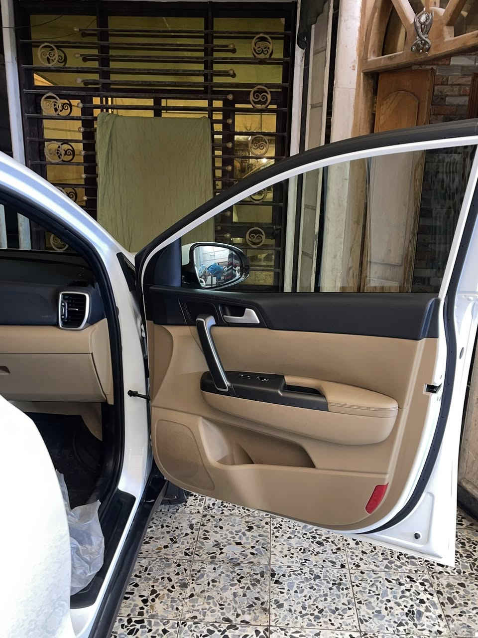 السلام عليكم
كيا اسبورتج 2020 خليجي رقم بغداد بااسمي 
ماشية25 مكفوله 
السعر 21$ رقم الهاتف ***********
