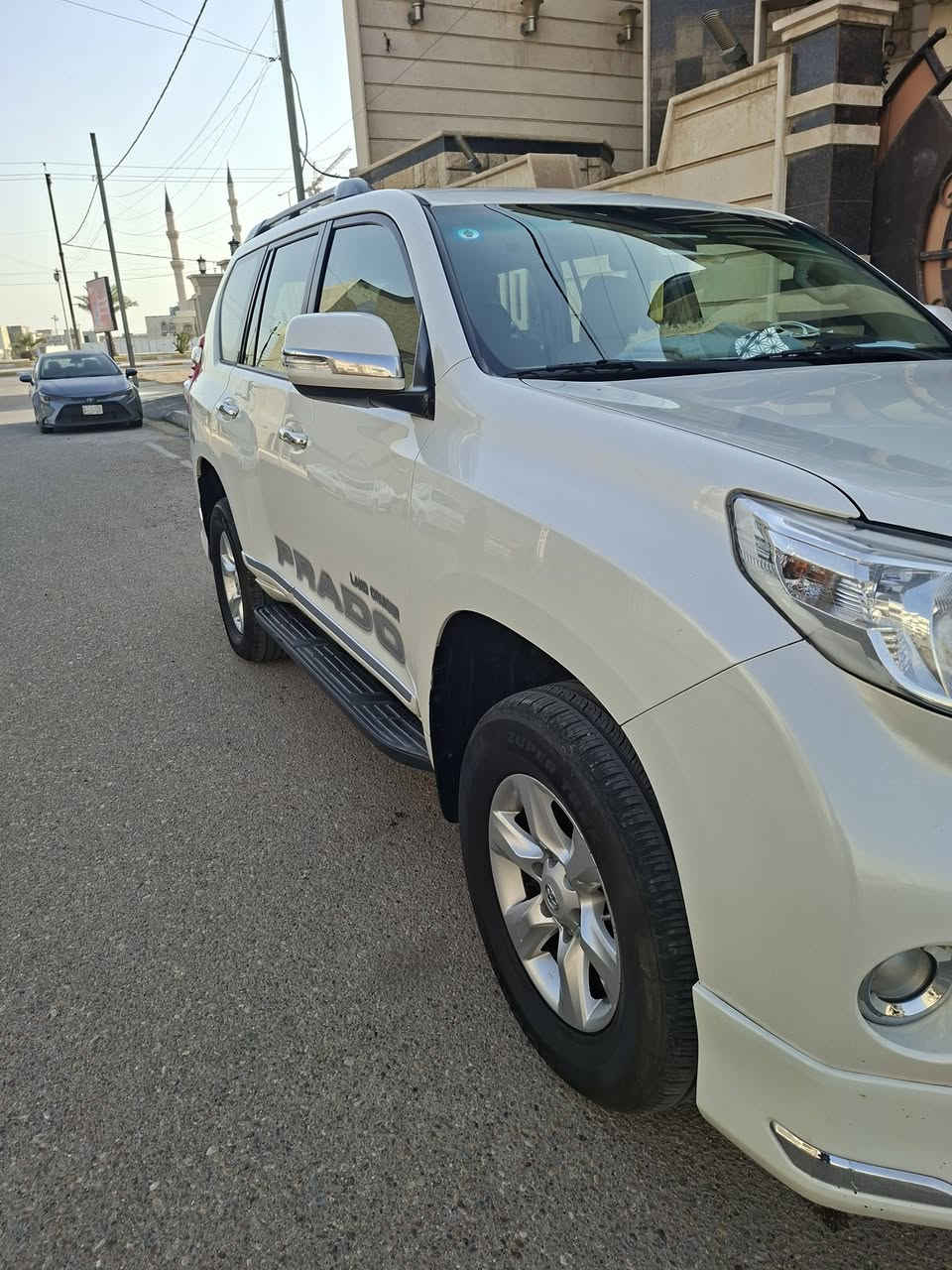 السلام عليكم .برادو ٢٠١٠ كويتي Txl محدثه ٢٠١٧ للجماليه انا حدثتها  وصور قبل التحديث موجوده حدثت يم الاخ حسين ناظم غراضها البلاديه كلها موجودات فول مواصفات ٦ سلندر جلد فتحه دبل تانكي معمول للسياره ادامه كامله السياره مكفوله من الصبغ تخم تاير جديد ماشيه ١٦٩٠٠٠ قابل للزياده السعر ٢٨٠ ورقه بيها مجال رقم بغداد باسمي واتس  ***********
