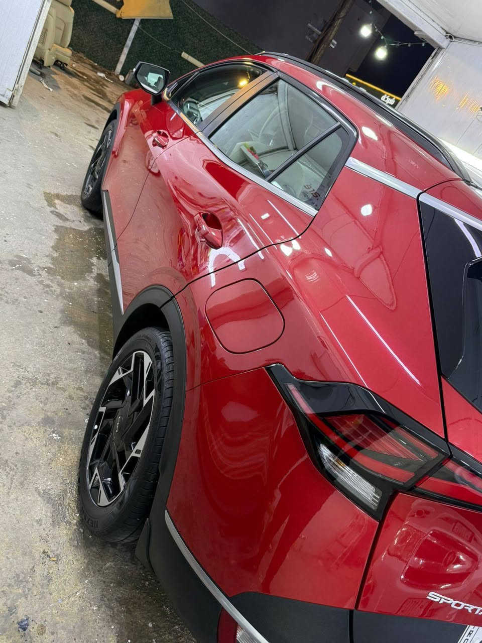 كيا سبورتج 2023 كامل مواصفات
• فول مواصفات 
❗️محرك 2.0
❗️بانوراما
❗️بصمة تشغيل
❗️مقاعد جلد   لون بيجي
❗️مقاعد كهرباء
❗️مقاعد تدفئة 
❗️صندوق كهرباء
❗️ تبريد قطعتين
❗️ تشغيل عن بُعد
❗️ مانع انزلاق
‏❗️ Auto Hold
❗️ زر للتحكم بالحساسات
❗️ تحكم بالإضاءة
❗️ مري شفط مع نظام ترحيب
❗️حساسات عدد8
❗️سايد بريك بصمة اوتوهولد
❗️شحن وايرلس
❗️ويل حجم 19
❗️رادار جانبي ( نقطة عمياء) 
❗️شاشة اصلية ابل كاربلي
❗️6 ايرباك وبعد بيها هواية مواصفات
ماشيه 40 الف 
مكفوله من كلشي 
رقم اربيل شرط تحويل مباشرة سنويه هزه جديد 
السعر 225 ورقه وبيها مجال 
أي استفسار 
*********** 
مكان بغداد البياع معرض المنار الحديث شارع 2
