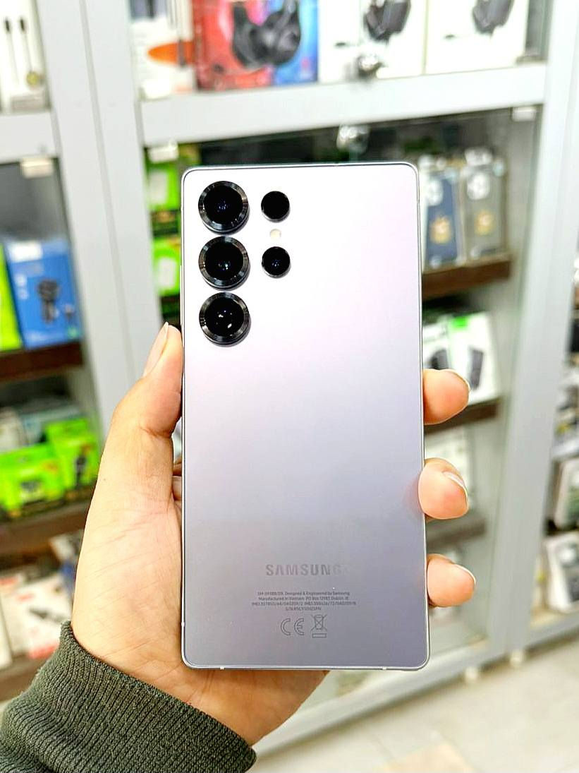 (((   ذاكرة 1 تيرا   )))
نضافة 100% 
بعده بالضمان 
لون مميز
جهاز نضيف حاله حال الجديد شخط ما بي مستخدم شي قليل 
دبل سيمكارت شرق اوسط
وياه شاحنة اصلية وكالة samsung 65w منفذين شحن
وكفر وكاله اخذتة ب٤٠ الف جديد غير مستخدم مصنوع من الخشب والالمنيوم
(السعر مليون و٤٠٠)
العنوان النجف المناذرة (ابوصخير)
***********
