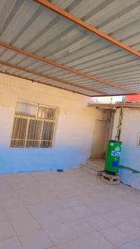 لدينا طابق ثاني للايجار يحتوي على غرفتين وهول ومطبخ ومجمع صحي نضيف جدا...