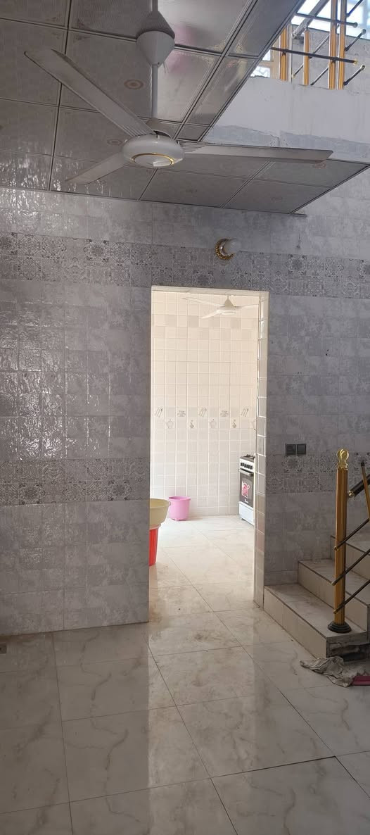 🌟 البيت لكطة... لكطة... لكطة! 🌟
🏡 بيت للبيع في موقع مميز – كربلاء المقدسة
📐 المساحة: 50 متر
🏠 البناء: طابق ونص – بلوك العتبة
📍 الموقع: كربلاء / نهاية الجاير / قرب أسواق برتقالة / حي ميثم التمار
✅ سند 25 مع إقرار محكمة ومكاتبة مباشرة مع صاحب الأرض
✅ خدمات كاملة: تبليط، مجاري، كهرباء، شوارع بعرض 10 متر
✅ يصلح للسكن أو حسينية للزوار
✅ يبعد عن مرقد الإمام الحسين (ع) حوالي 2 كم، أي 5 دقائق بالسيارة
💰 السعر: 63 مليون دينار فقط
📌 ويوجد مجال بسيط للمشتري الجاد.
📞 للتواصل: ***********
#كربلاء #بغداد #النجف #البصرة #العمارة #الناصرية #الحلة #الكوت #عقارات_كربلاء #بيت_للبيع
