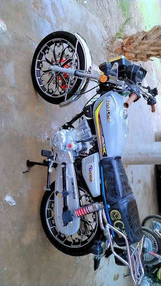 يا الله السلام عليكم دراجة البيع سيفان موديل ٢٥ مكفوله كفاله عامه أوراق كامله الدراجه جديده وحلو مكينه ٢٠٠ وشرط انضف من الصوره السعر 775 وبيه مجال الشراي يتصل وبيه خير ويدلل ***********
