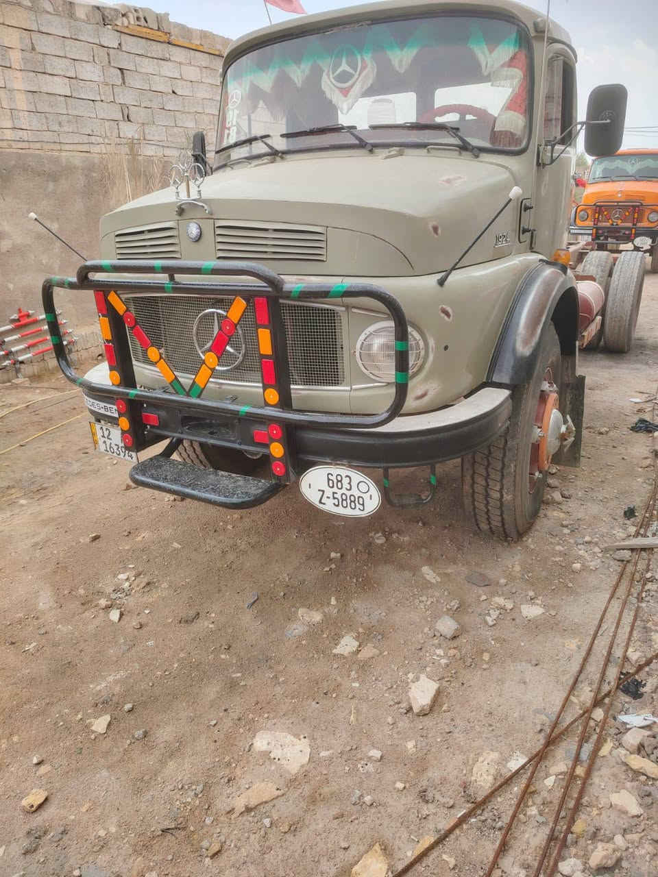 سلام عليكم للبيع قجمه 80 بلاديه مكفوله كفاله عامه سياره بلاديه ما مصبوغه شاصي خام مامطول سبرنگات وضع الشركه محرك جديد مامفتوح رقم نينوى بسمي تريد تانكي تريد بدي 
الاستفسار (***********/./***********)
