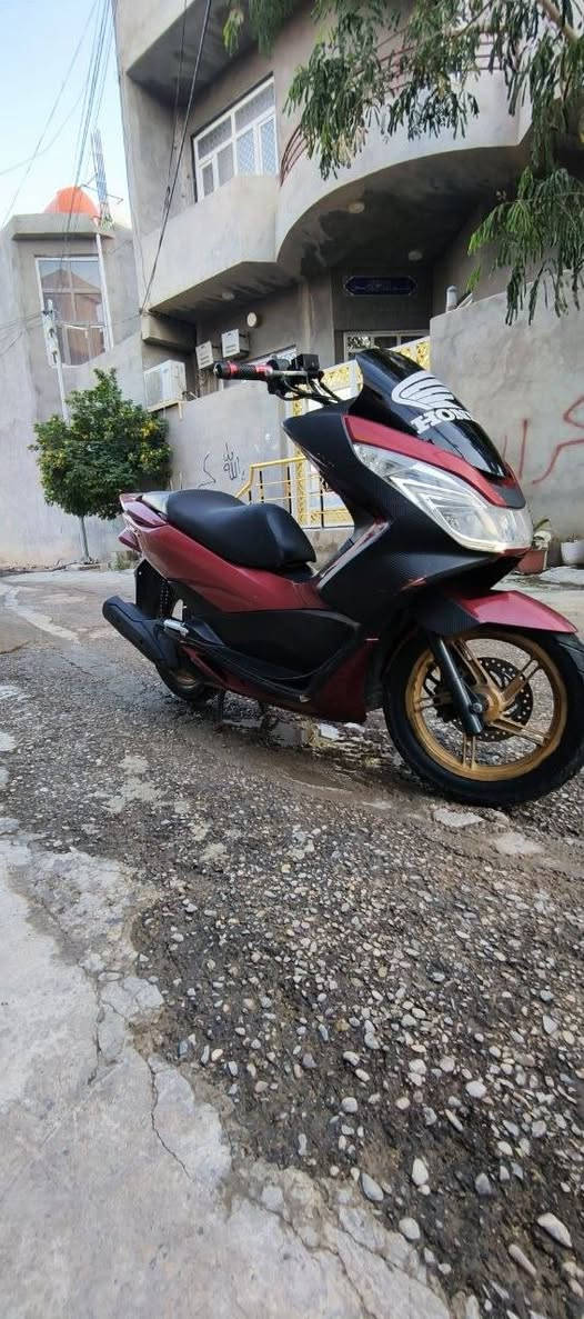 السلام عليكم
دراجة PCX  الجيل الثاني للبيع 

ياباني اصلي رقم الشاصي/JF 

مكينة مكفولة كفالة عامة 

استان حساس 

حساس ازدحام 

كفرات بلادية 

كلشي شغال على حالة الوكالة بعدها مال جناي 

السعر/13.5 وبيها مجال للشراي ويدلل 

 الموقع/ بعقوبة -بهرز -شارع 7 نيسان 

رقم الهاتف/***********
