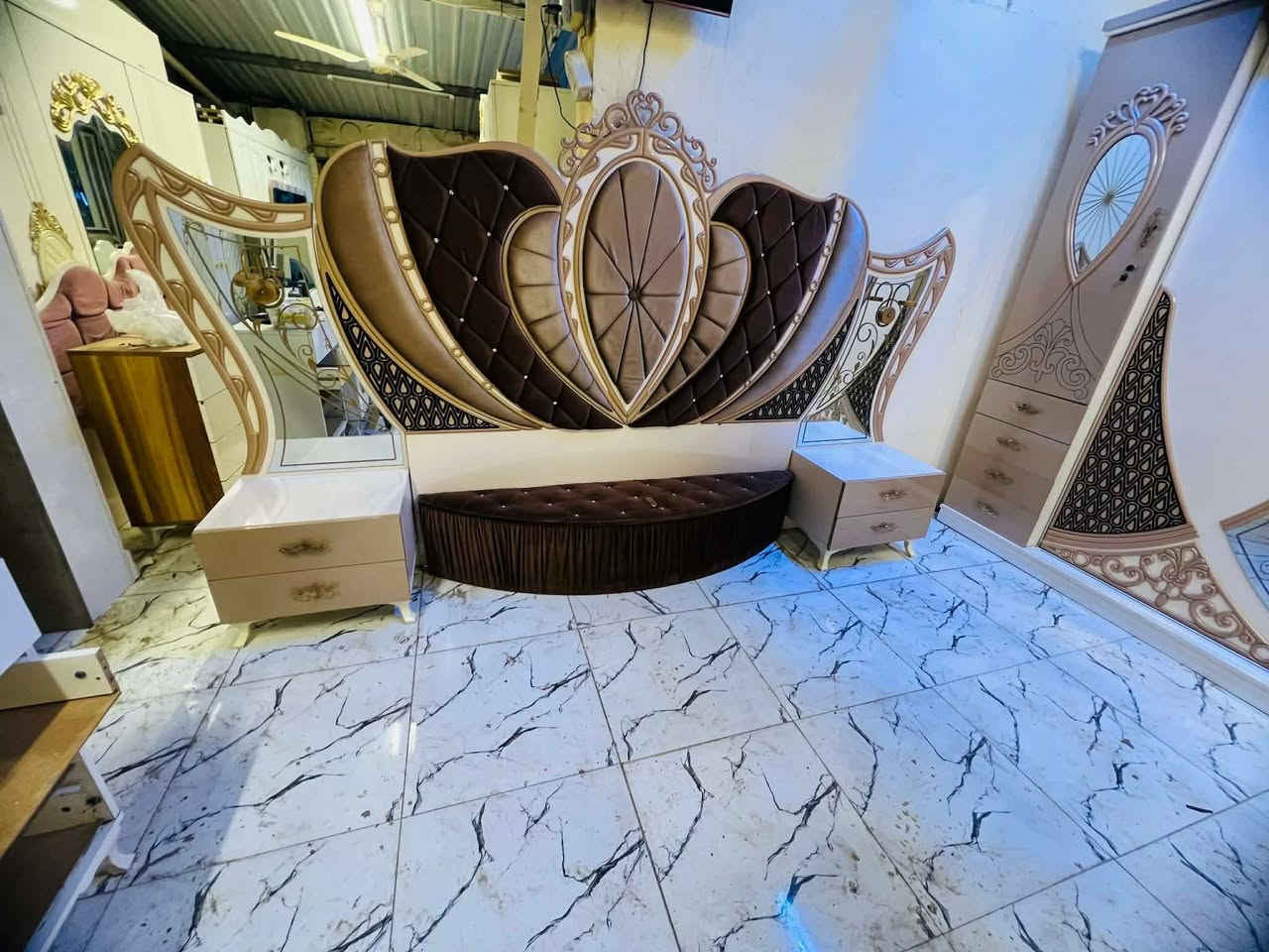 غرفة نوم مستعملة🇹🇷
موديل حديث ✨
لون مـــمــــيز 💫
 نضافة80 ٪💯
عدد القطع / 9
نضام / سلايت +ابواب 
سعرها /850قفل 💸
شد ونقل داخل بغداد مجاني🚛
يوجود توصيل محافضات بكروة 
‏للحجز واتس اب
***********
