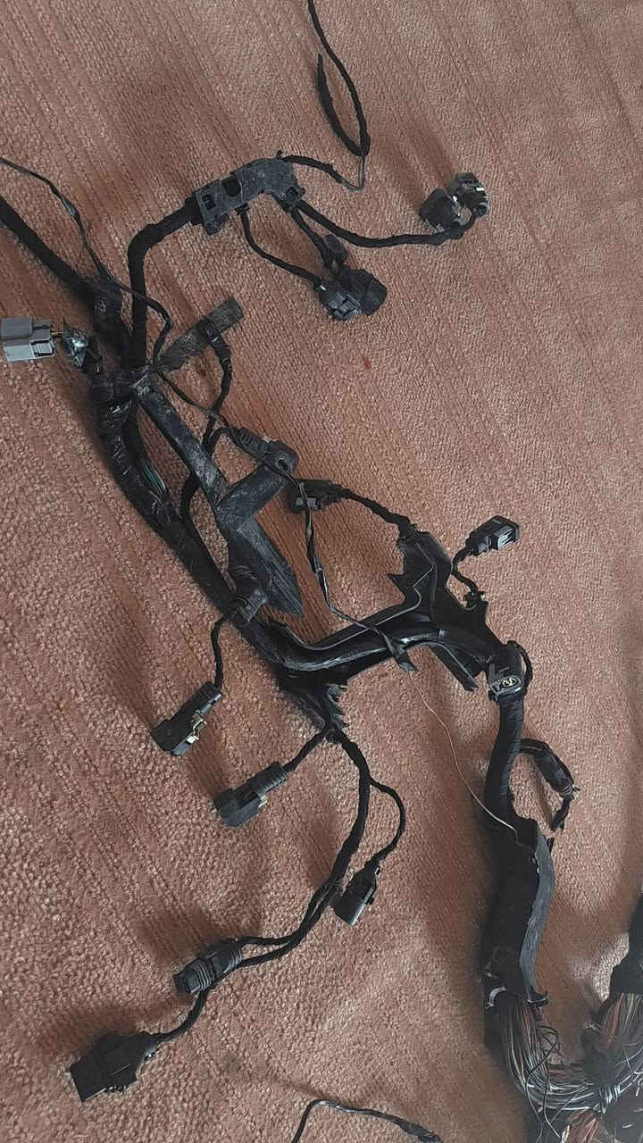 ضفيرة سوناتا 2009امريكي 6سلندر
نزلتها من السياره شغاله بيها 3وايرات مقطوعه ما اعرف اسويلها ادامه سعر 50نهايتها 
***********
