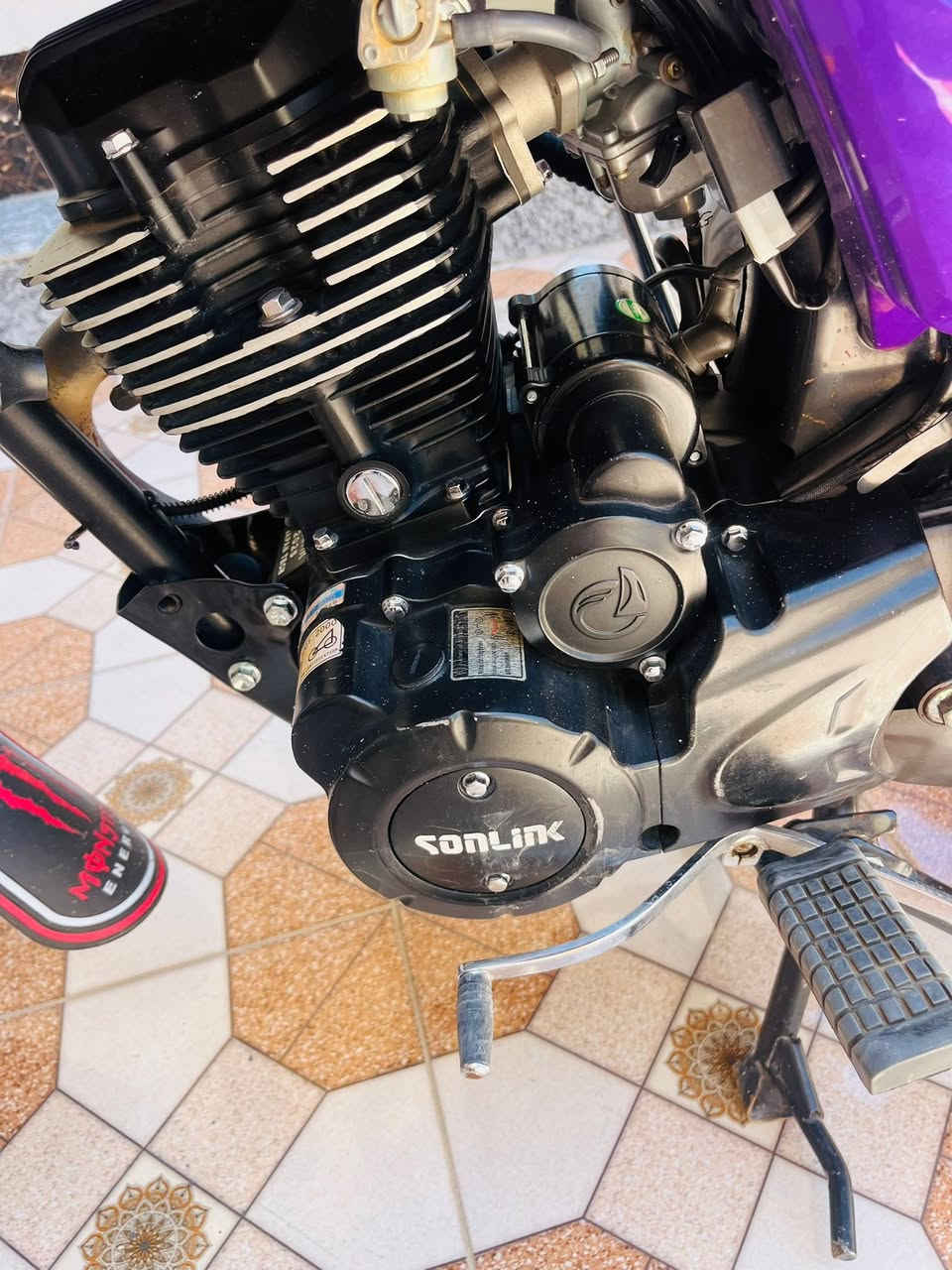 سلام عليكم 
ايراني سونك م 25 
مراوس حسب قناعه🥲❤️
محرك 200cc✈️🔥
ياكل كاع طيران نشط🔥
كهربيات كلشي شغال
بعدهي جديده اخو جديد
شعندك مراوس نزل🫶❤️
***********
متواجد خاص واتس
