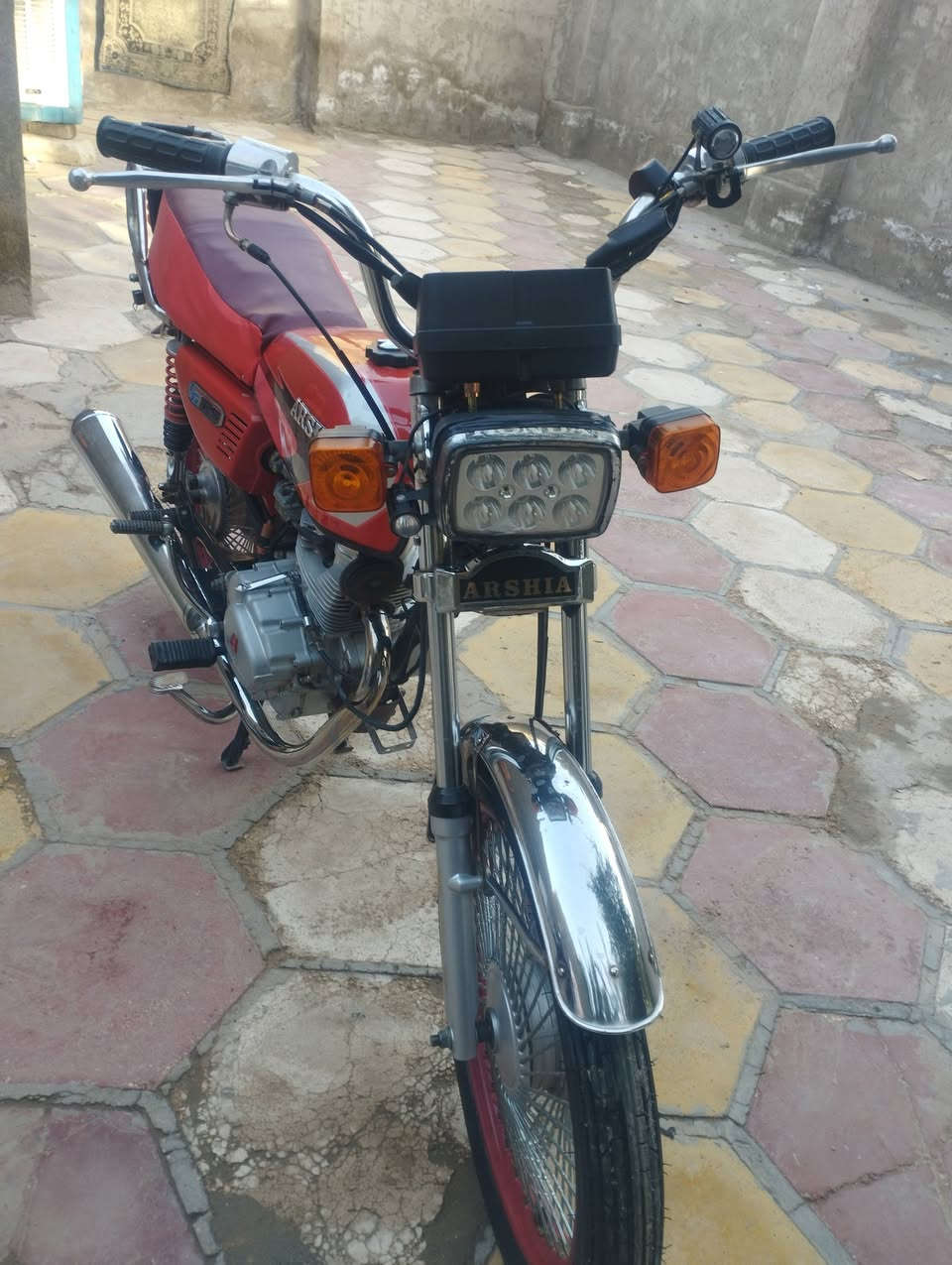 للبيع 4كير موديل 21دراجه نضيفه كلش ماعايزه شي اواق الاصليه عندي تكاتبت وي راعيه يم الدلال  مكاتبه مال دلال وهسه جهازه مغلق وماندل بيته اكاتبك مكاتبه مال دلال مكفوله من كلشي الشراي يخابرني وبي خير ويدلل مكاني كوفه حي ميسان ***********
