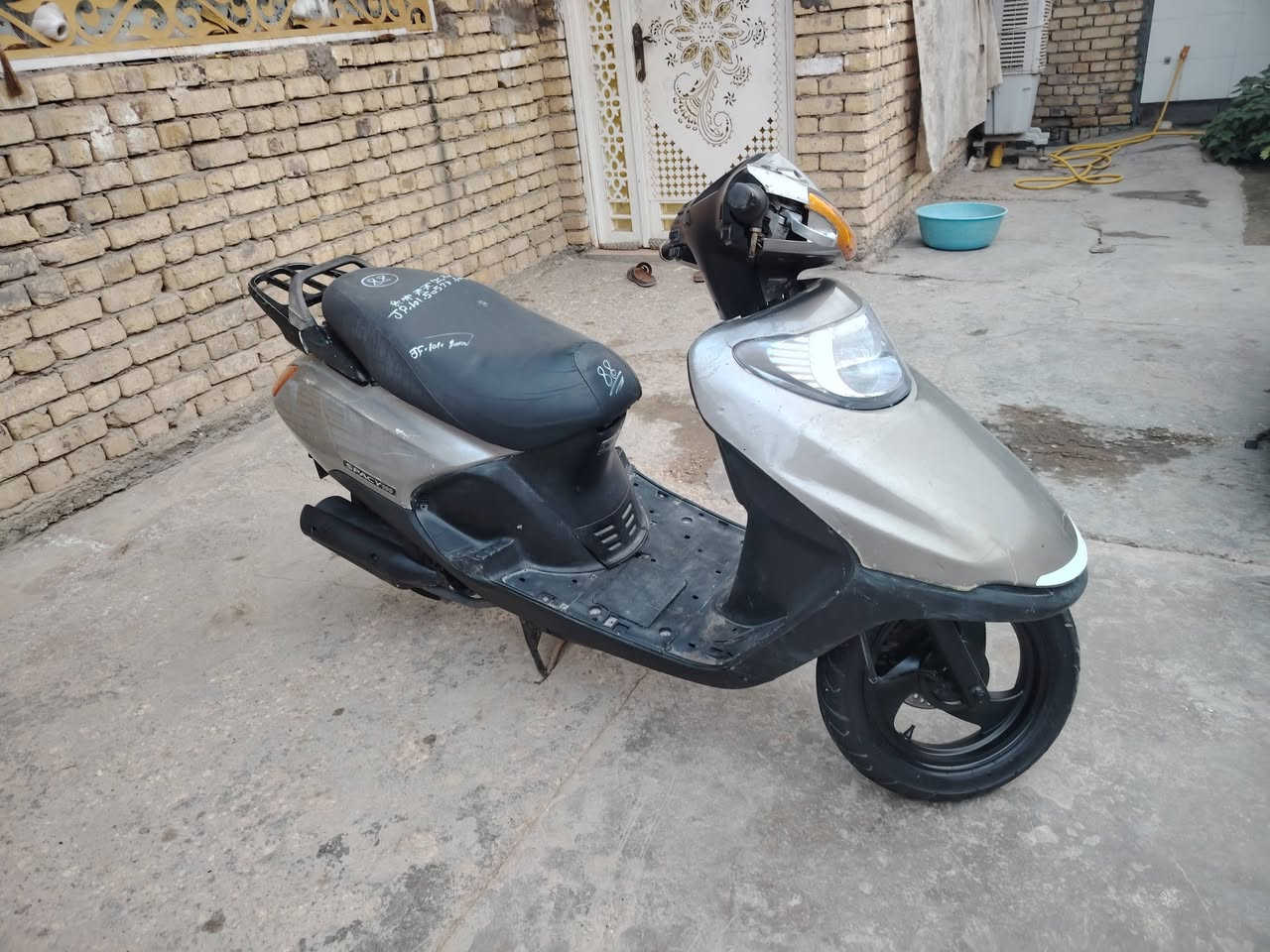 سلام عليكم سبيسي ياباني للبيع مفتوحه رايمر كفرات اصلي كهربائيات شغاله السعر550
***********
