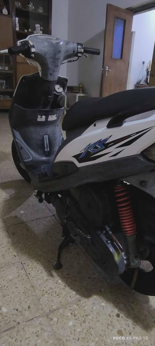 السلام عليكم
#ماكس عدله 
دراجه رمبه كله ختم واحد 
اي شي ما ناقصه كهربائيات كله شغال سفل هندر شغال  نقص فقط واير عداد سرعه 
مكينه مكفوله 
مبدله كفرات والكفردات البلادي موجوده ومختمه 
انطيك كفرات البلادي والمبدل 
دراجه ملحه بلادي 
بيه منفيس ومكاتبه 
جيب فيتر وتعال افحص 
مكان ديالى الخالص
#الرقم***********
