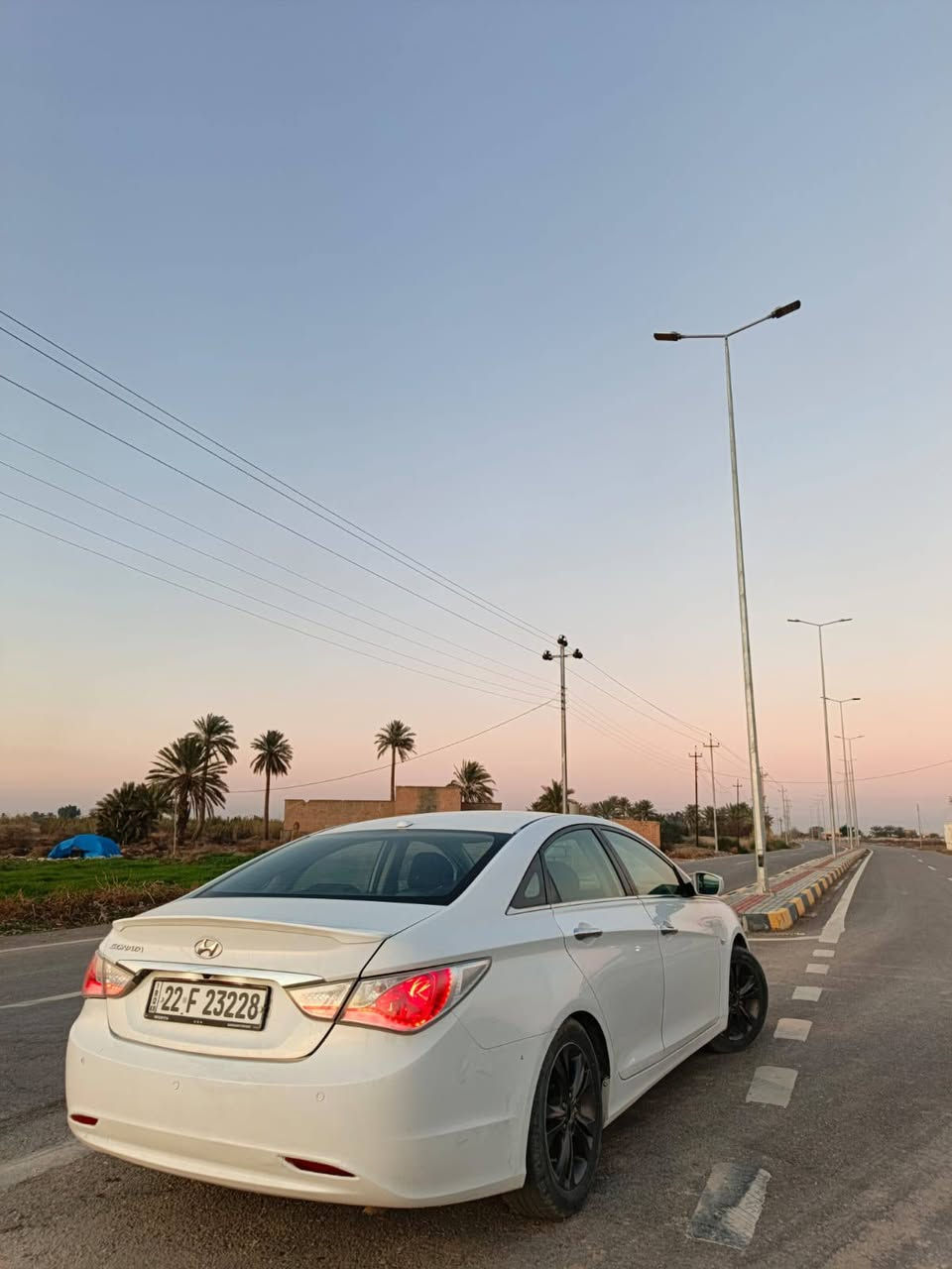 السلام عليكم…
هونداي سوناتا مضلع 2010 
وارد كوري
 لون ابيض رقم اربيل دولي شرط التحويل
شاشه كبيره
تحكمات ستيرن
تدفئه تبريد
داخل اسود
وبعد بيها هواي مواصفات 
محرك 2000 مامفتوح ع الشركه
كير مامفتوح 
صدر جديد
سياره جاهزه مجهزه بدون اي نقص 
ضررها باب خلف السكن وقماره كلير
السعر 95 وبيها مجال بسيط
مكاني صلاح الدين مكيشيفه
للاستفسار اكثر اتصل 
رقم
‏‪***********‬‏
