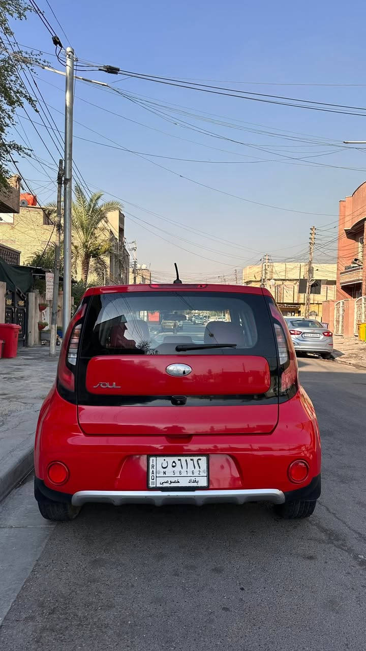 كيا صول موديل 2018
وارد امريكي محرك 2000 gdi 

السيارة بيها كم طخة و كلهن مسويهن ابيعلك صبغ حزام

كير و محرك مكفولات و تبريدها ما شاء الله

ماشية 97 الف

حادثها جاملغ عكس السايق بدون لا لغد ولا شواصي و رقم الشاصي موجود بالصور

رايدها بـ 110 و بيها مجال بسيط 

مكاني بغداد الشعب
السيارة بأسمي تحويل ثاني يوم

التواصل عالخاص او واتساب ***********
