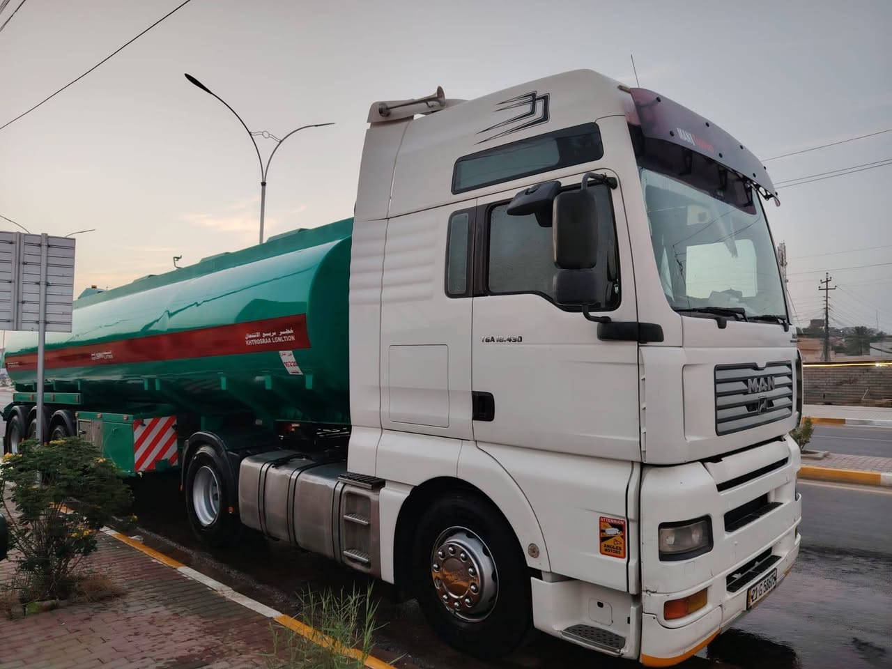 مان البيع 2005 الحجم 430 نجكتر
سياره على الشغل كامله بيه بوري بايلر جاهزه 
الستفسار رقم ***********
