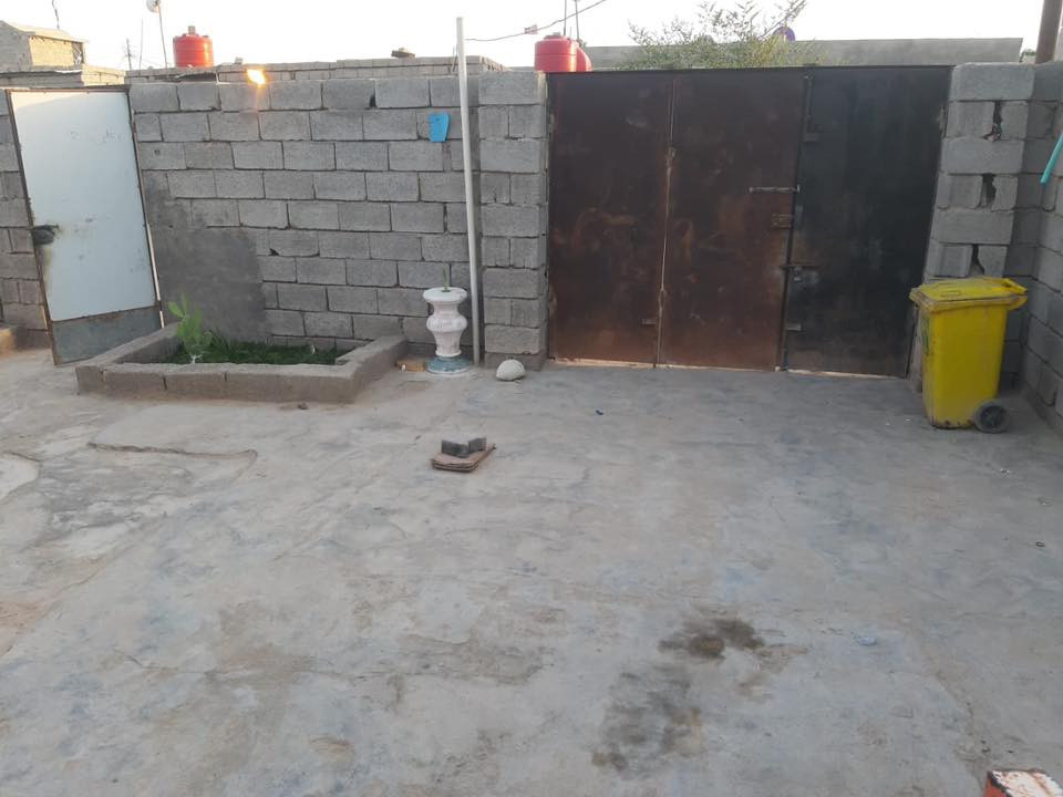 السلام عليكم..
🏠 دار للبيع 🏠 

دار زراعي للبيع مساحة 300 متر 
يحتوي على غرفتين وصالتين ومطبخ وديوانية ومطبخ وصحيات وكراج سقف سندويج مع ماء وكهرباء جاهز للسكن ..

العنوان //خلف ملعب بيت ابو كامل يبعد عن شارع تبليط 500 متر 
السعر // 34 مليون وبيه مجال للشراي 

للاستفسار والتواصل الاتصال على الرقم التالي 
*********** 
مكتب عقارات الفضل
