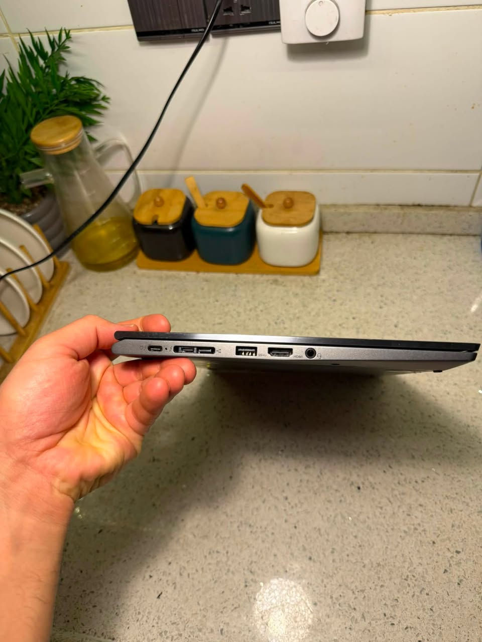 لابتوب LENOVO THINKPAD X1 YOGA
المعالج: Intel Core i5 الجيل 8
الرام: 8GB LP-DDR5
كرت الشاشة: INTEL®️IRIS (Xe) Graphics
التخزين: SSD 256GB
كيبورد مضيء – Backlit Keyboard
قلم للرسم والكتابة والتنقل بين التطبيقات
مستشعر البصمة للحماية 
مستشعر بصمة الوجه FACE ID
الشاشة: 15" 1920x1200 بدقة (+2k) 
يدعم الشحن السريع  Type-C™ ⚡️
نظام التشغيل: Windows 11
لون رصاصي 
نظافه 99
السعر 425
***********
