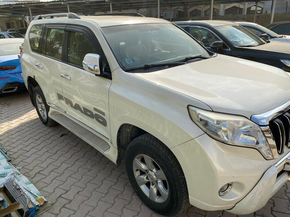 السلام عليكم
برادو  ( 2014 ) Txl
6 سلندر 
ماشية ( ١٢٣ كيلو متر ) 
رقم بغداد 
32500
***********
