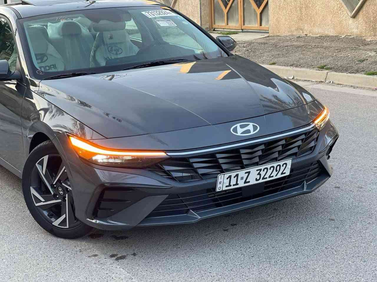 سلام عليكم سياره النتره موديل 2024فول مواصفات فتحه بصمه تشغيل عن بعد رادارات امامي جانبي خلفي سياره بيه بارد قليل جاملغ مامي وبارد قبق صندوق وطخه قليل بدوس سياره ليبل واحد ونضيفه 
*********** 
سعر 170 وبيه مجال قليل
