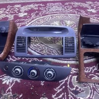 عندي هذّني الأغراض مال كامري 2006 وارد أمريكي للبيع رايدهن كلهن 75 الف...