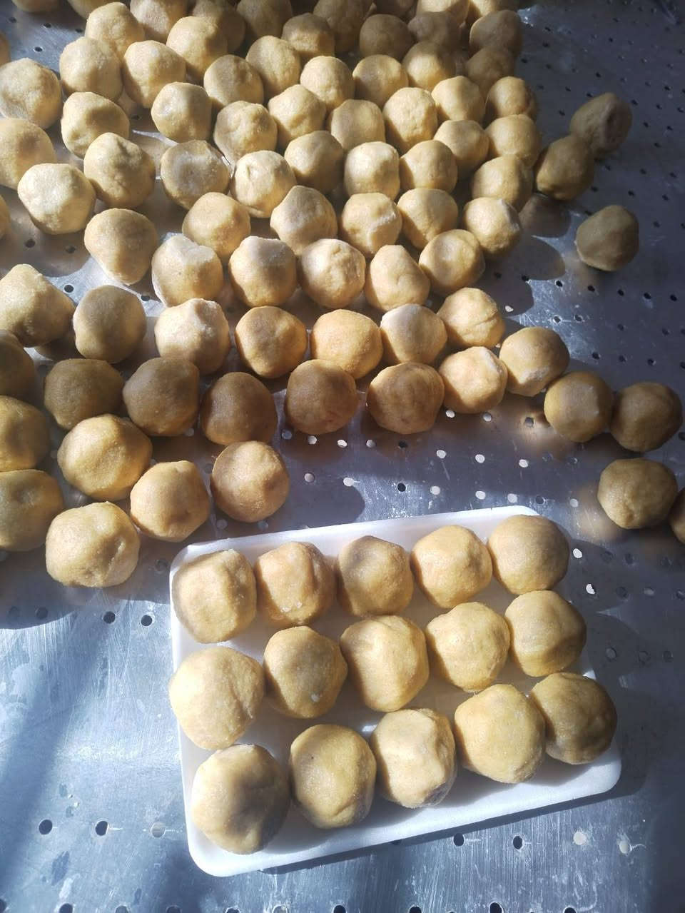 يا رزاق اللهم صل على محمد وال محمد. تجيزات العنبر لحم عجل عراقي                                                                               كبه مرق سراي 100 قطعه 40الف.                                 كبه هلاليه صغيره 100 قطعه 40الف.                            كبه هلاليه كبيره 50 قطعه 40 ألف.                               كبه عرايس 50 قطعه 40 ألف.                                      همبركر 100 قطعه 40الف                                            جميع الحوم لحم عجل عراقي عراقي.                             التوصيل مجانا المناطق القريبة من بوب الشام                    للطلب على الخاص او الرقم *********** واتساب
