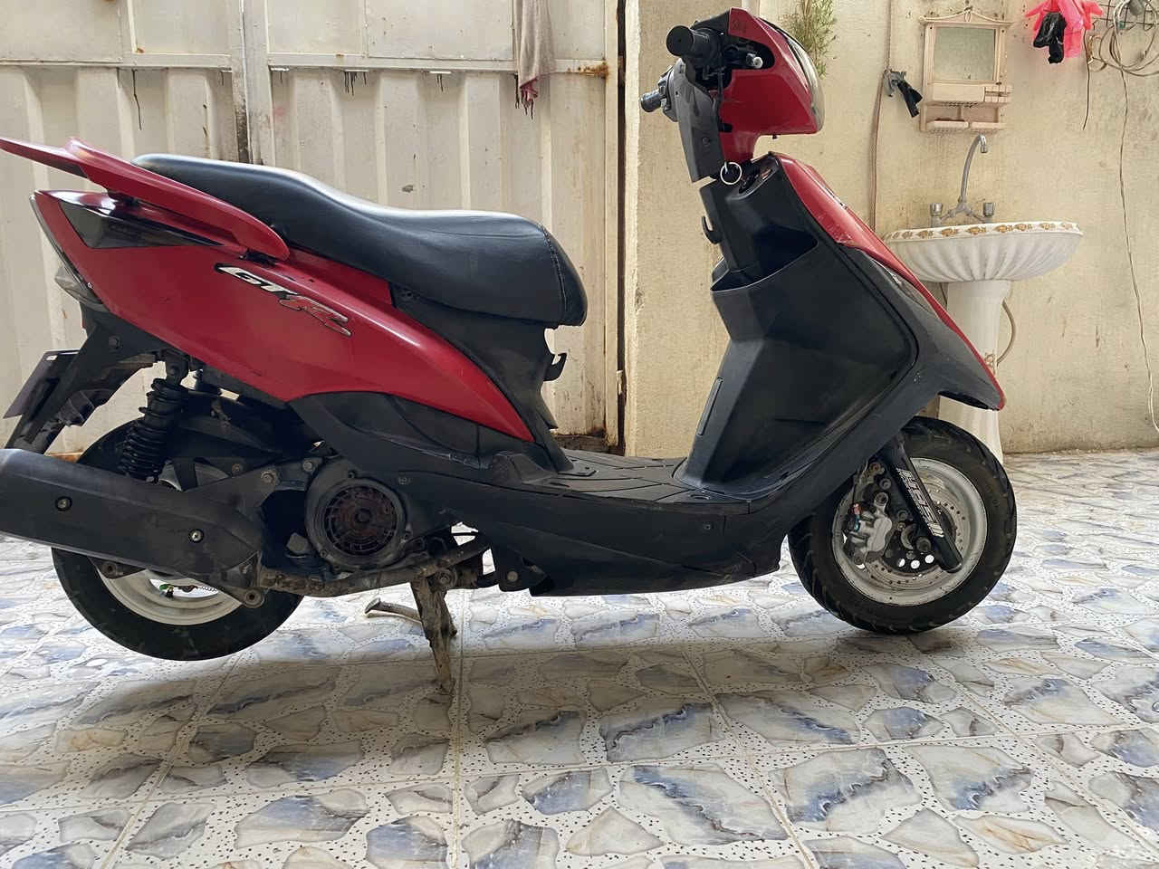 ماكس ثعلب Gtr دراجه نضيف وخير من الله شلعه ومعدل مفوله اي نقص مابيه دراجه شغاله نكره الدراجه بلاديه كله ختم واحد ويه المكينه بوشه 52 بلاد سرعه 140 
كفراته نضيفه وماعايزه شي شغل واطلع مكاني حله شارع 40
للتواصل ***********

