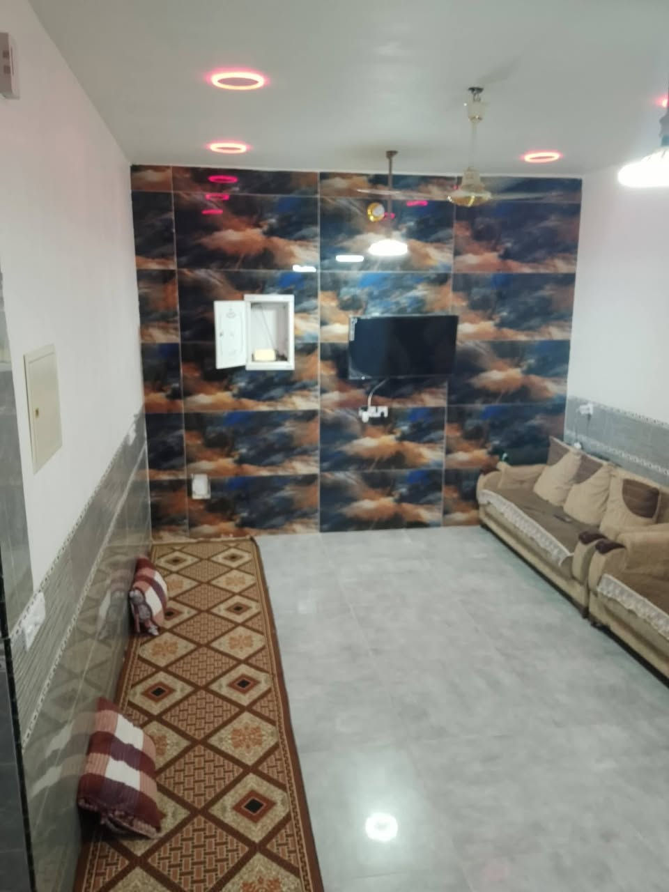 بيت للبيع قرب في الدوانم قرب مطعم الديون العام بناء حديث مساحة 250م يحتوي على غرفتين وصاله ومطبخ واستقبال للاستفسار و تفاصيل البيت على الرقم *********** غير متواجد ع فيس ***********
