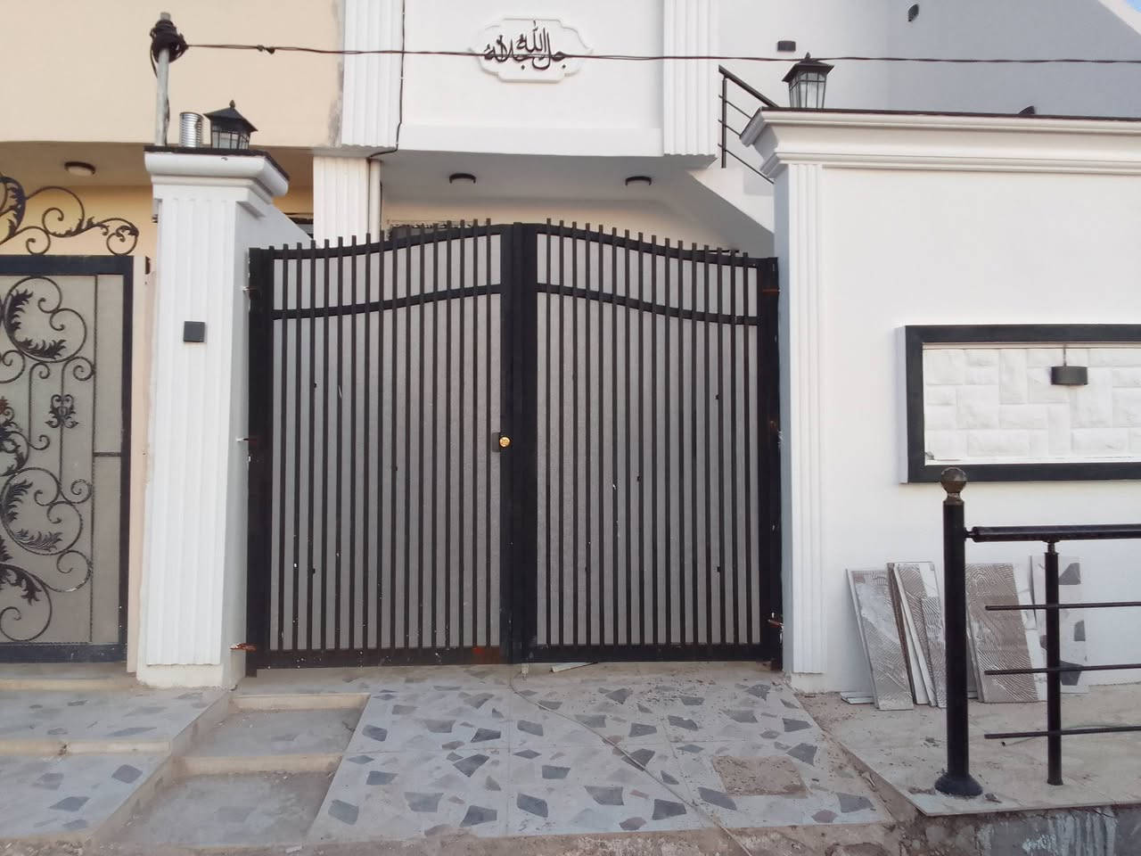 شغلي المنور يمنع الاتراب والمطر والشمس القوية وينطك ضوء جميل من حدادة الاستاذ ياسين ***********
