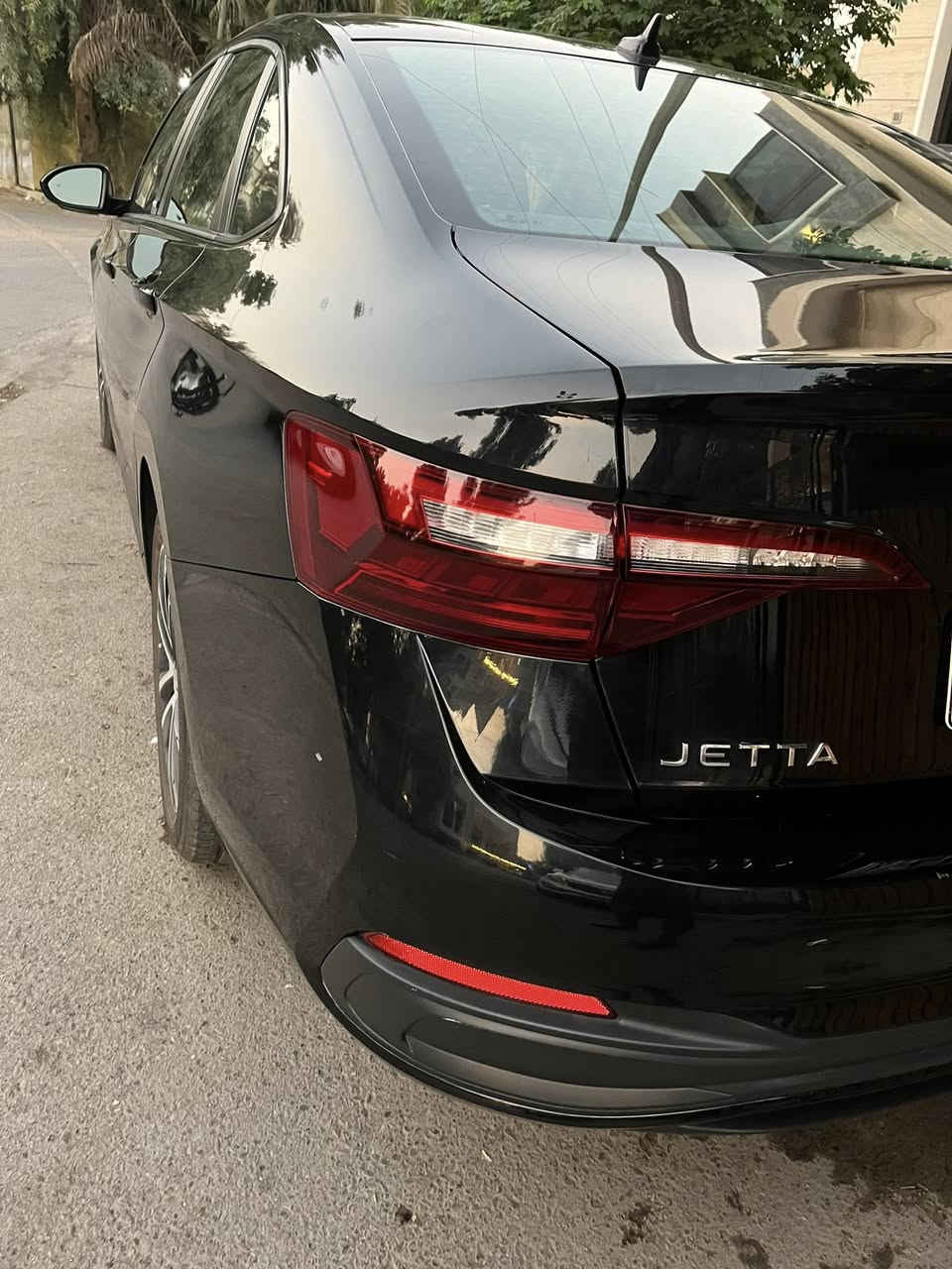 السلام عليكم 
جيتا للبيع موديل ٢٠٢٤ 
السياره حادثها بابين ومبدلات وشبر صبغ بالجاملغ
محرك ١٥٠٠ تيربو
بانوراما 
كاميرا خلفيه مع خاصيه توقف طارئ
لايت ليد
نقط عمياء 
كشن جلد وكشن السائق كهرباءي 
اناره محيطيه ١٠ الوان
تبريد منفصل 
عداد الكتروني
شاحن لاسلكي وبعد بيها مواصفات
سعر السياره ١٩ الف
مكانها بغداد الاعظميه ورقم اربيل 
للتواصل ***********
