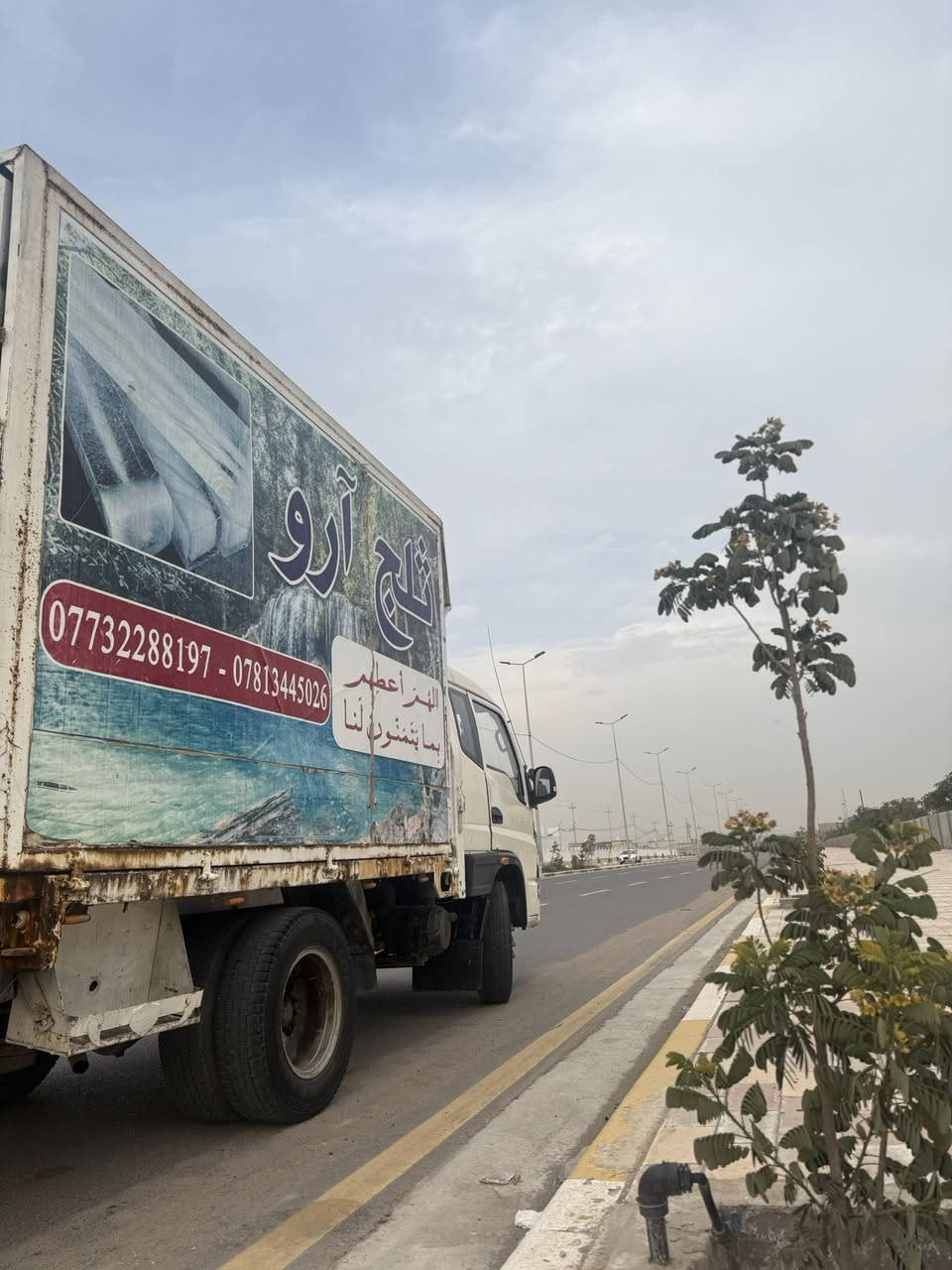 السلام عليكم
كنتر قماره وربع 
قماره قلاب 
تبريد ثلج خير من الله 
مكينه 3000
السياره بدي مو براد 
السياره تخم تاير كله 16 
رقم الهاتف *********** 
***********
