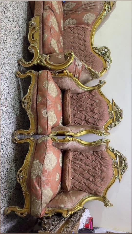 تخم زان مصري ١٠ مقاعد سعر ٢٥٠ ألف مكاني بغداد السيديه***********
