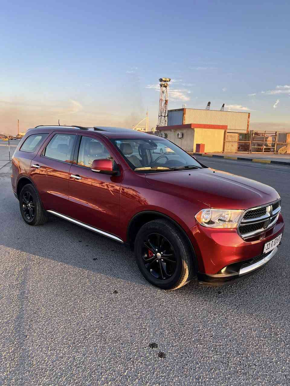 📣 (ما شاء الله) - للبيع وحش الطريق: Dodge Durango R/T الخليجي
للراغبين بالهيبة والأداء والقوة، سيارة عائلية وبنفس الوقت رياضية، "دوج دورانجو" فئة R/T الأصلية، بمواصفات خليجية مميزة ومعتنى بها جداً.
📋 تفاصيل المركبة:
• سنة الصنع: 2013.
• المواصفات: خليجي (تتحمل أجواءنا وحرارة الصيف).
• المحرك: HEMI 5.7L (محرك جبار وأداء رياضي).
• نظام الدفع: 4WD (فور ويل) جاهزة لكل الطرق.
• اللون: عنابي ملكي (نظافة ولمعة مميزة).
• العداد: 170 ألف كم (حقيقي).
• اللوحات: بغداد (الرقم الألماني الجديد) - السيارة بأسمي والتحويل مباشر.
🛠️ التفاصيل الميكانيكية (السيارة منفوضة نفض):
السيارة ما محتاجة أي مصاريف، "دق سلف وتوكل" بفضل الإدامة الأخيرة:
• الحدادية: تم تبديل كل القطع الاستهلاكية (100% جاهزة).
• منظومة الوقود: مسطرة نوزلات جديدة + عبوة بنزين جديدة.
• الأداء: تبديل بلاكات "ريسنك" أصلية قبل أقل من شهر (استجابة سريعة للمحرك).
• الإطارات: تخم تاير جديد (عمر شهرين فقط) مع ويل 18 بلادي.
• الكهربائيات: بطارية جديدة + تبريد ثلج (مركزي).
💎 الإضافات والمميزات:
• النظام الصوتي: سستم صوت مطور وجديد (نقاء وقوة).
• المرايا: مري شفط بلادية.
• المواصفات الداخلية: كشنات جلد، شاشة كبيرة، كاميرا خلفية، حساسات، فتحة سقف، تشغيل عن بعد.
🔎 ملاحظات البدي (للشفافية):
• المدكر الأمامي (معدل بارد فقط بدون صبغ).
• أثر خياس بسيط جداً في أسفل الباب الخلفي الأيمن.
• السيارة بصورة عامة قوية جداً وما بيها أي نقص داخلي أو ميكانيكي.
💵 السعر والمعلومات:
• السعر المطلوب: 180 ورقة (18,000$).
• مكان التواجد: البصرة.
• للاتصال: ***********
ملاحظة: السيارة للمستخدم اللي يدور راحة بال وهيبة، وما يحتاج يروح للصناعية
