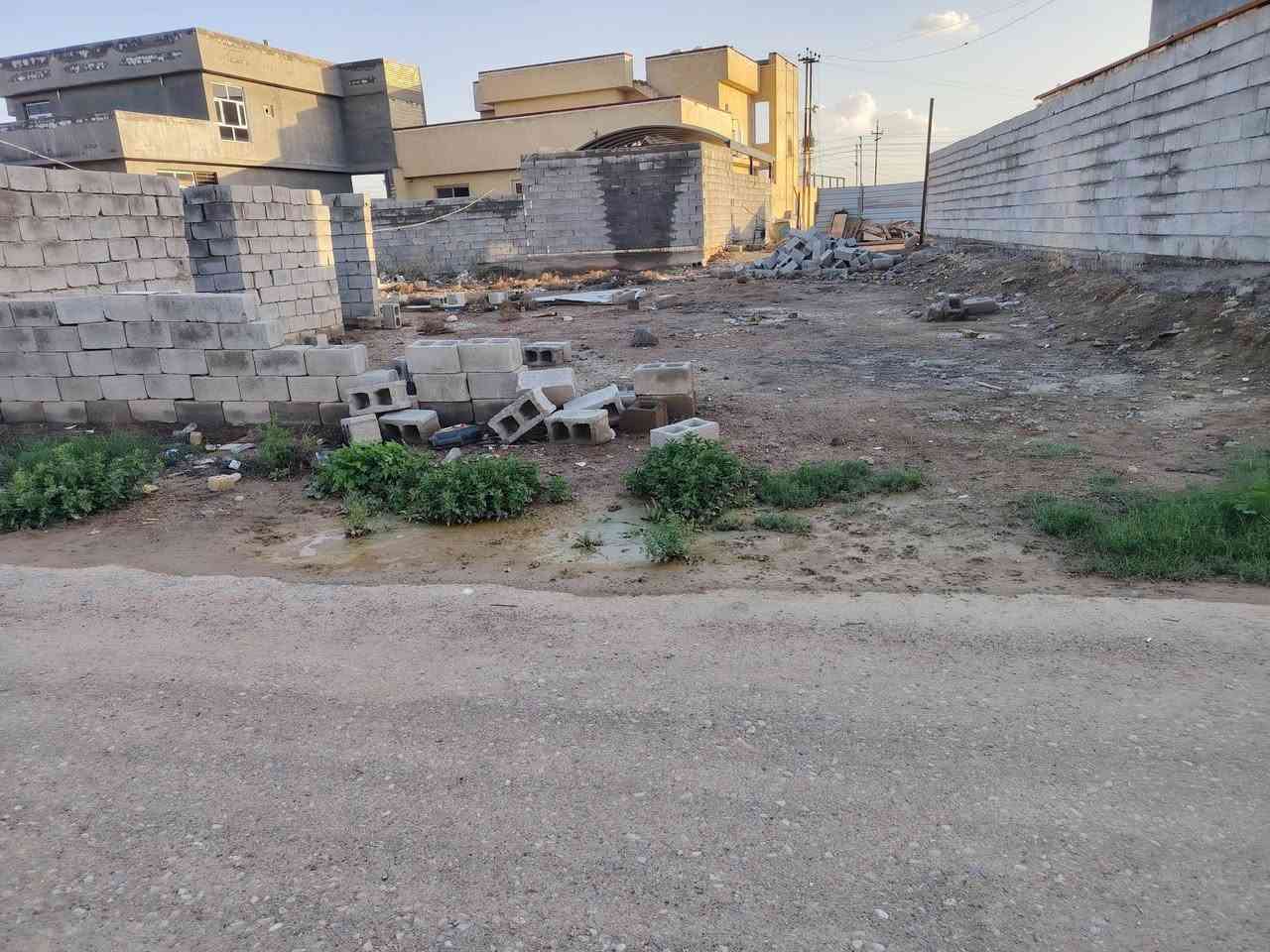 يالله سلام عليكم قطعة أرض للبيع بغداد المدائن منطقه بانوراما وره ملعب النخيل بل ضبط مساحه ٣٠٠ متر زراعي خدمات كامله تبليط كهرباء ماء قريبه عن الشارع الرئيسي عرض الشارع ١٠ متر ويتوفر جميع الخدمات واجهيه الأرض ١٥ والنزال ٢٠ السعر ٦٣ وبيهة مجال للاستفسار الاتصال على الارقام *********** أو *********** وات ساب
