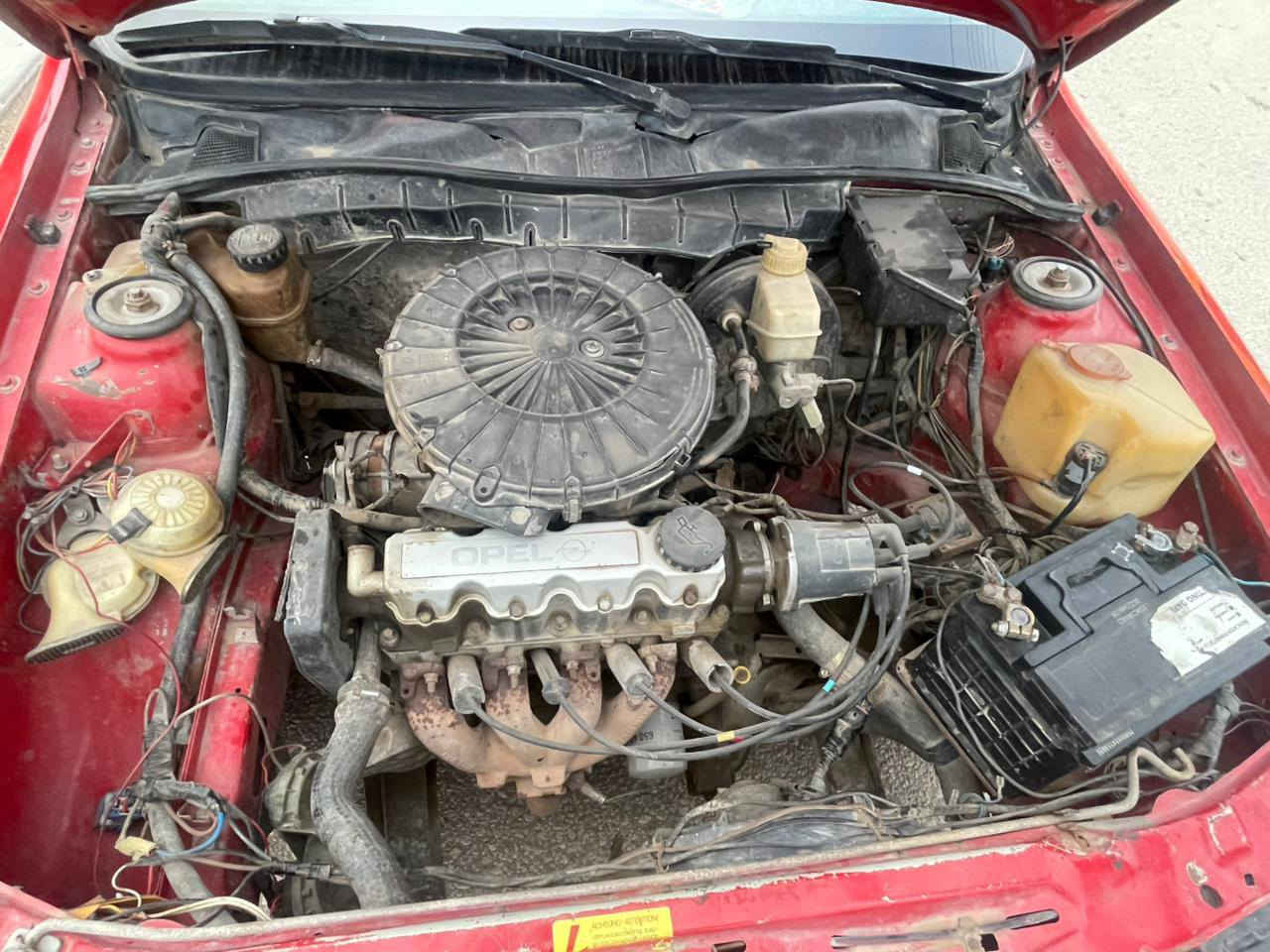 اوبل فيكترا 1991رقم قادسيه سنويه محرك  2030محرك 1600السعر 35وبيه مجال بسيط مكان السياره النجف /***********
