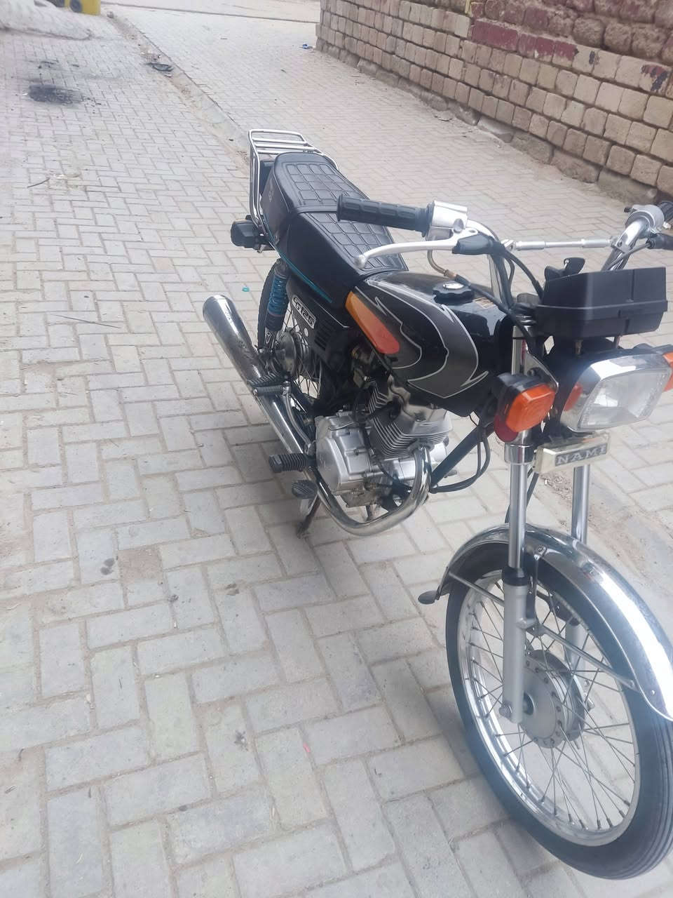 سلام عليكم دراجه نامه شلامجه للبيع ما مفتوحه كلشي شعقال كهربيات اشاير مكيته توه طاحت  وراقه ضايعه مكفوله من سرقه مديل 2025 مكاني البصره قضاء الدير رقمي*********** سعر 900
