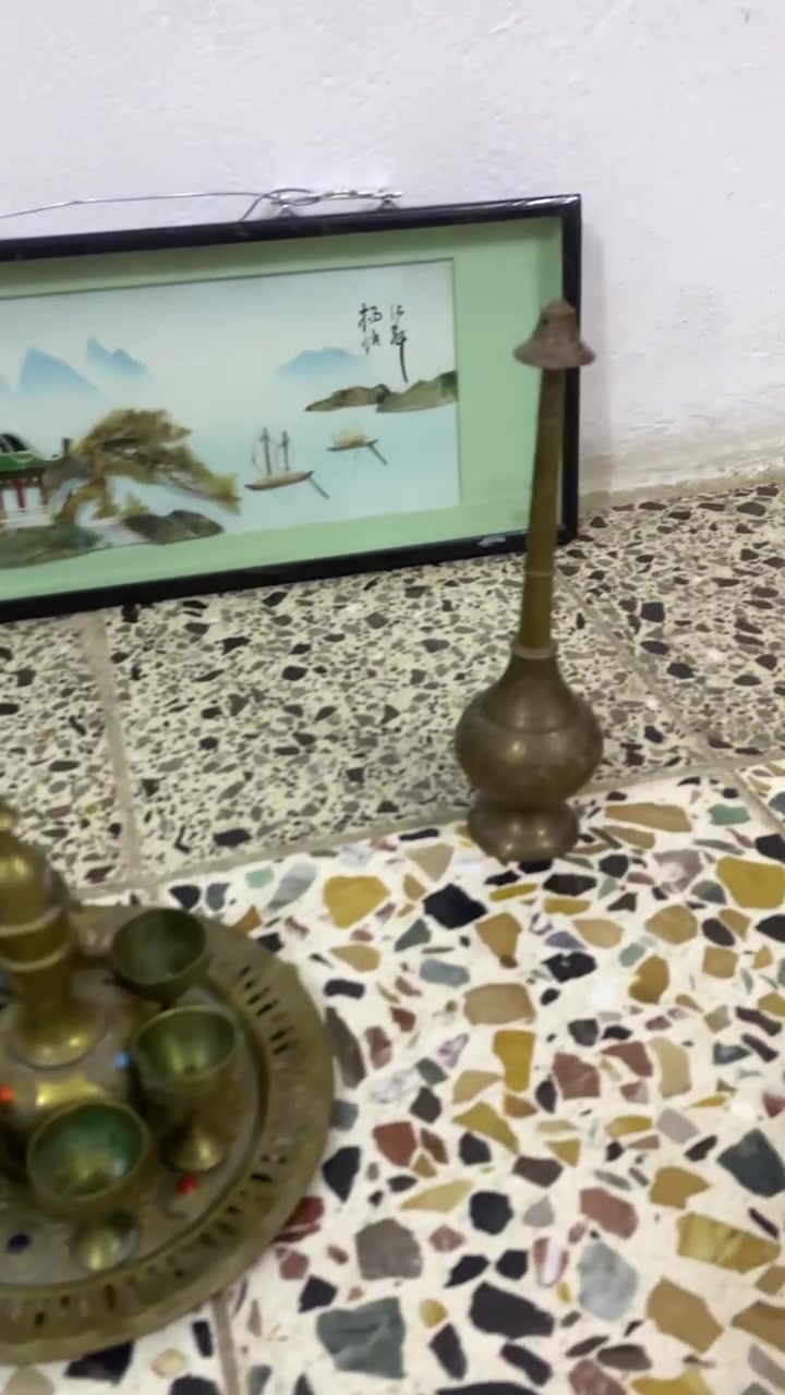 تحفيات قديمه انتيكات
طبعا الي يعرف بيهن راح يقيمهن 
مناظر خزف صيني عدد 2 
دله وفناجين وشمع دان مرشات ماء ورد حمالات بخور 
تحفيه 
القطع كلهن نحاس درجه اولى 
الي شراي ينطي تقيم الهن اصحاب التحفيات


**إذا كنت صاحب هذا الإعلان وتريد حذفه لأي سبب، رجاءا أرسل رسالة إلى الدعم الفني**