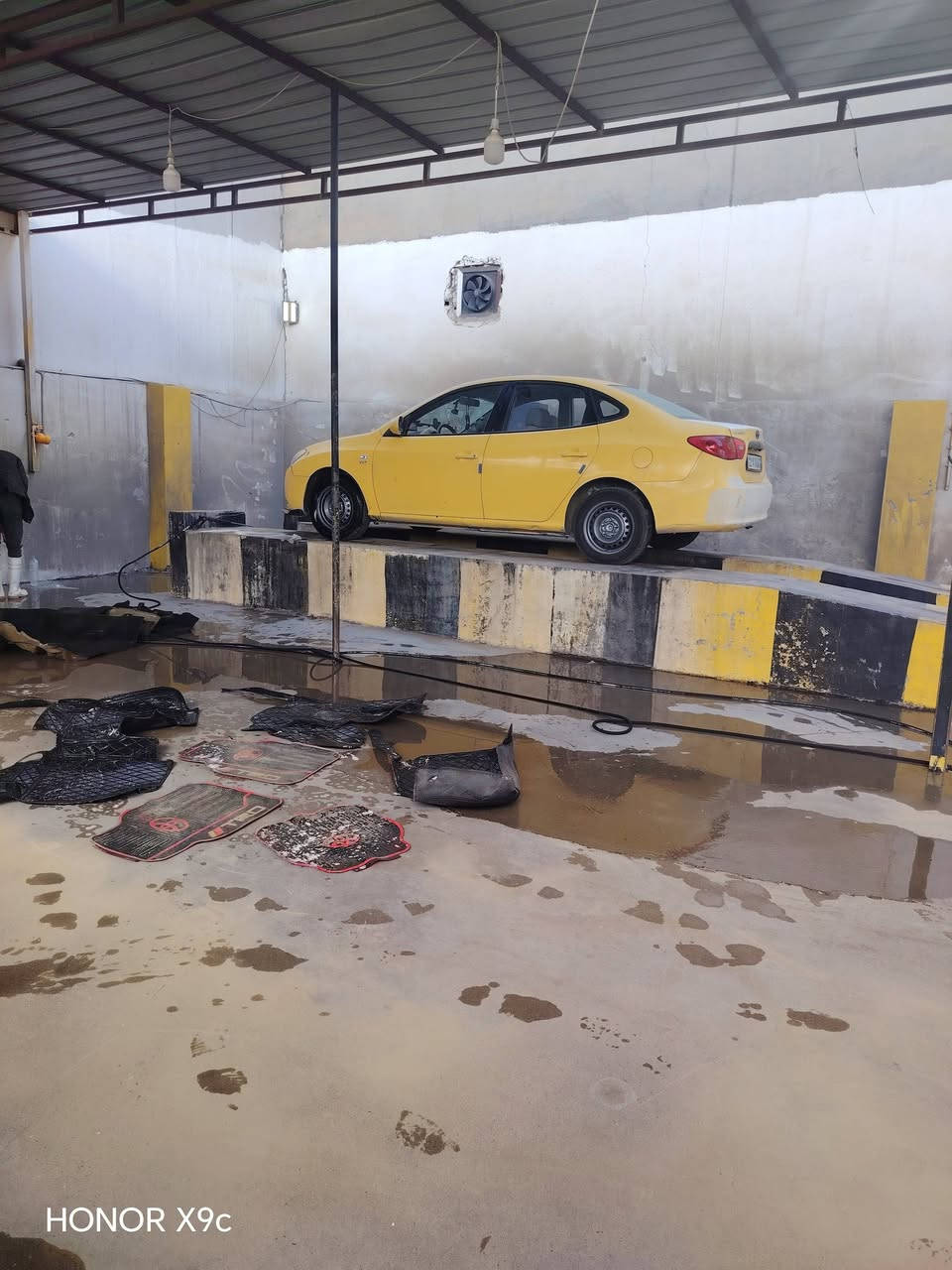 السلام عليكم للبيع او مراوس خصوصي ادوات رقم بغداد عليه سياره جديده جير محرك طائرات  تطفيه صدر كله شرط مكان السياره كركوك ورجاء بس الشراي يطب ***********
